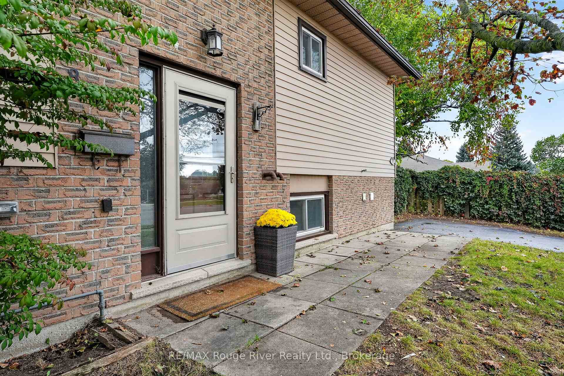 Photo 6 of 830 Ewing Court, Cobourg — HOMEH