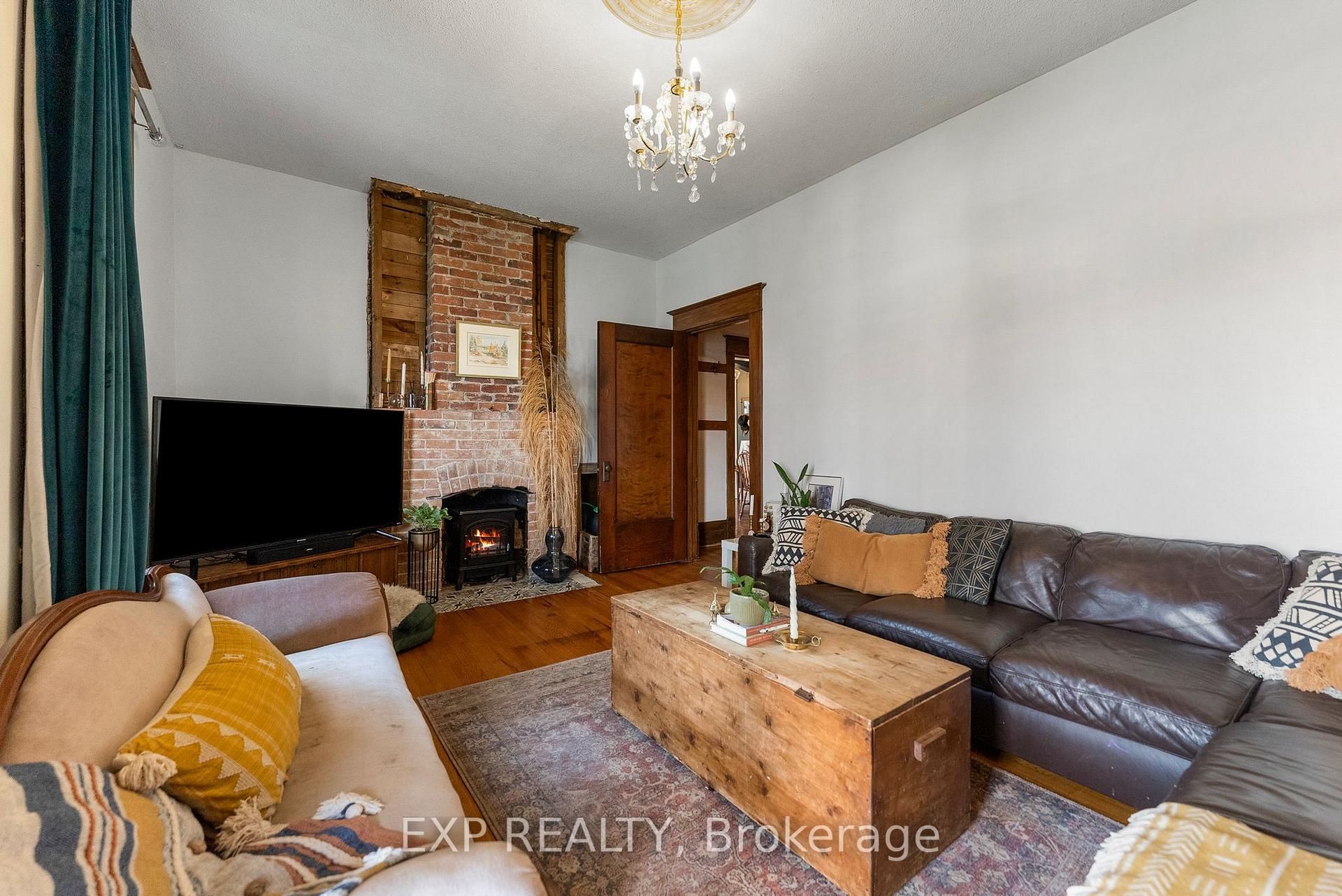 Photo 15 of 48 Hall Avenue E, Renfrew, Renfrew — HOMEH