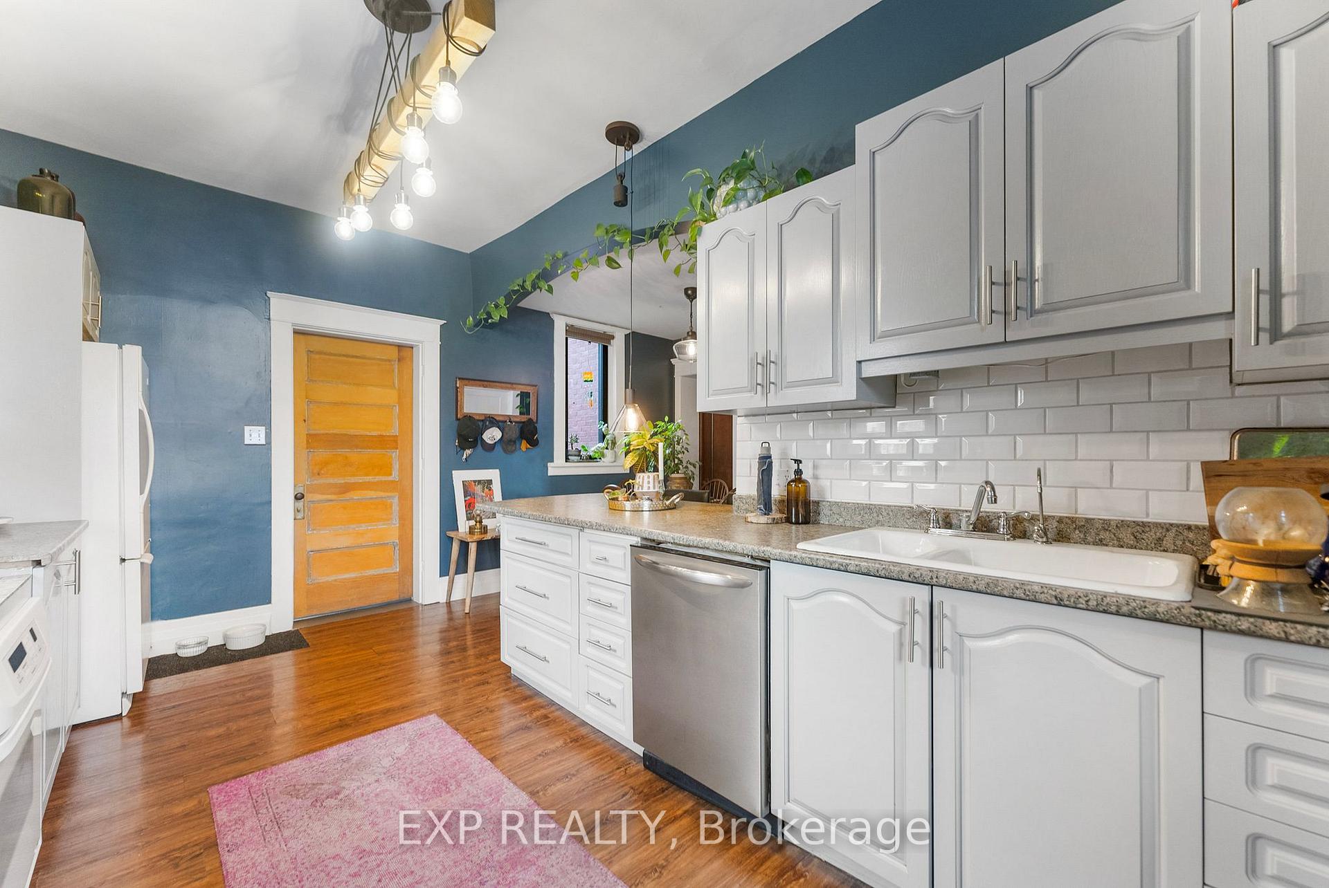 Photo 21 of 48 Hall Avenue E, Renfrew, Renfrew — HOMEH