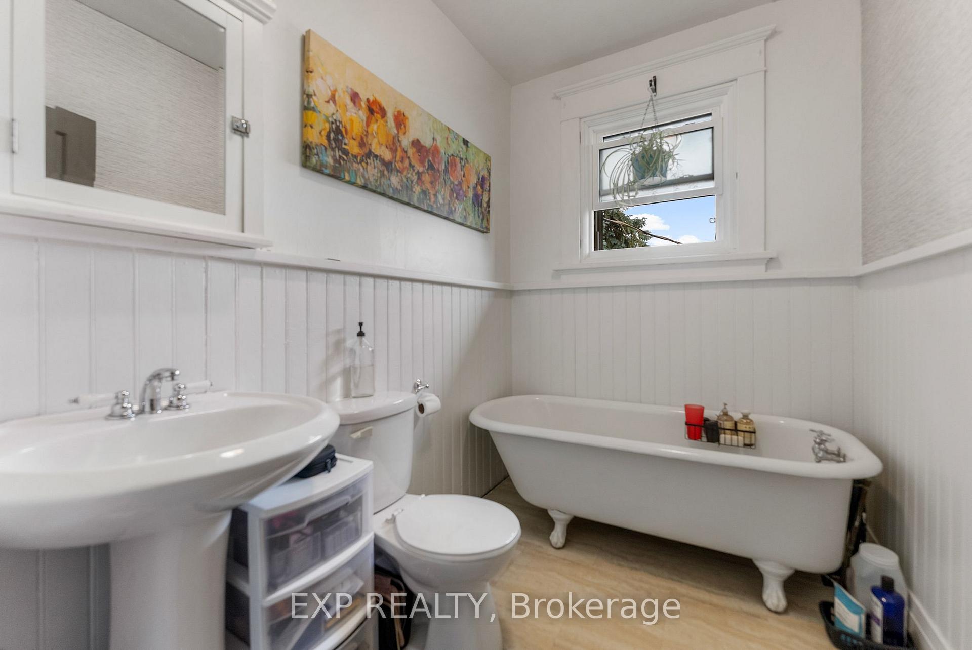Photo 39 of 48 Hall Avenue E, Renfrew, Renfrew — HOMEH