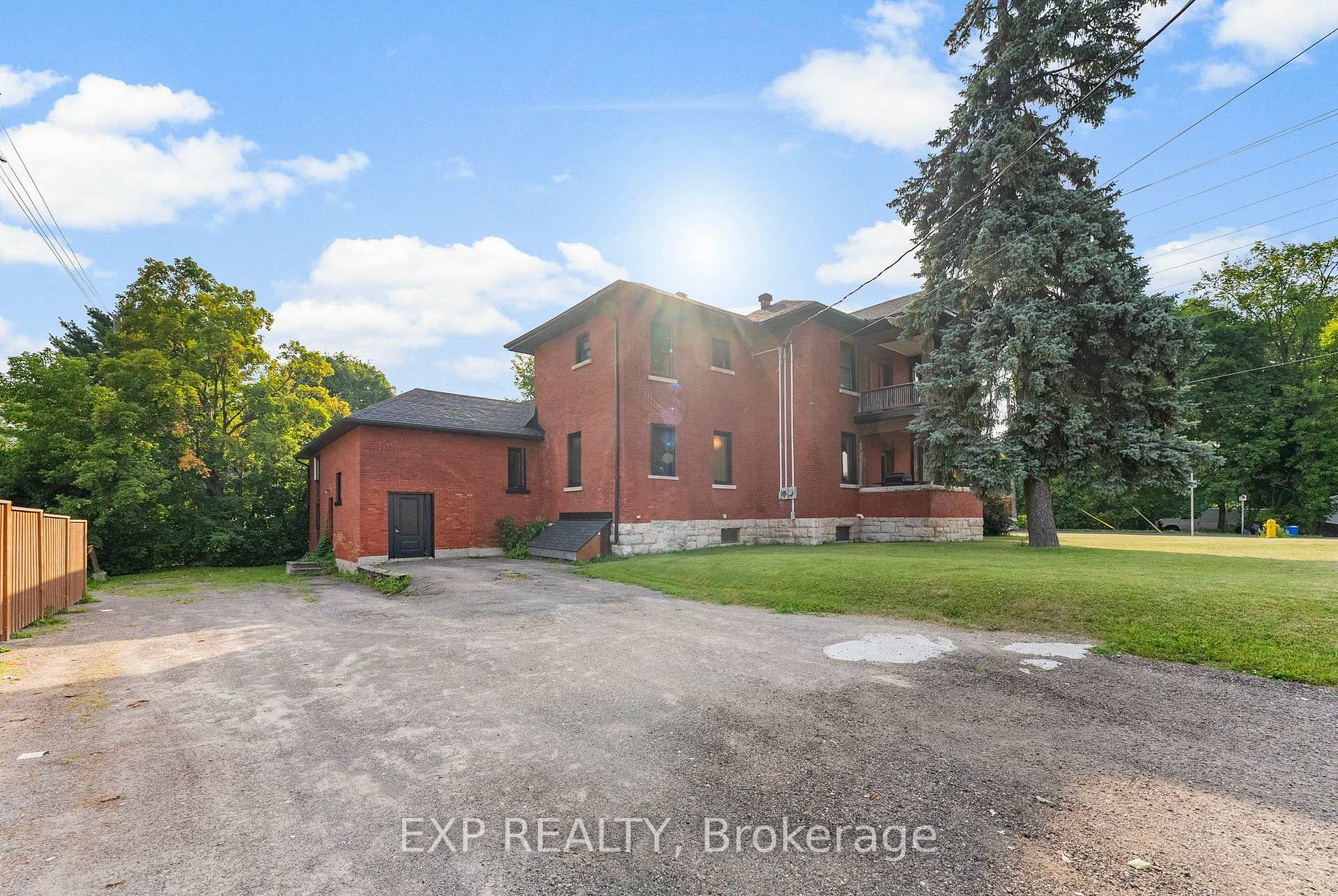 Photo 43 of 48 Hall Avenue E, Renfrew, Renfrew — HOMEH