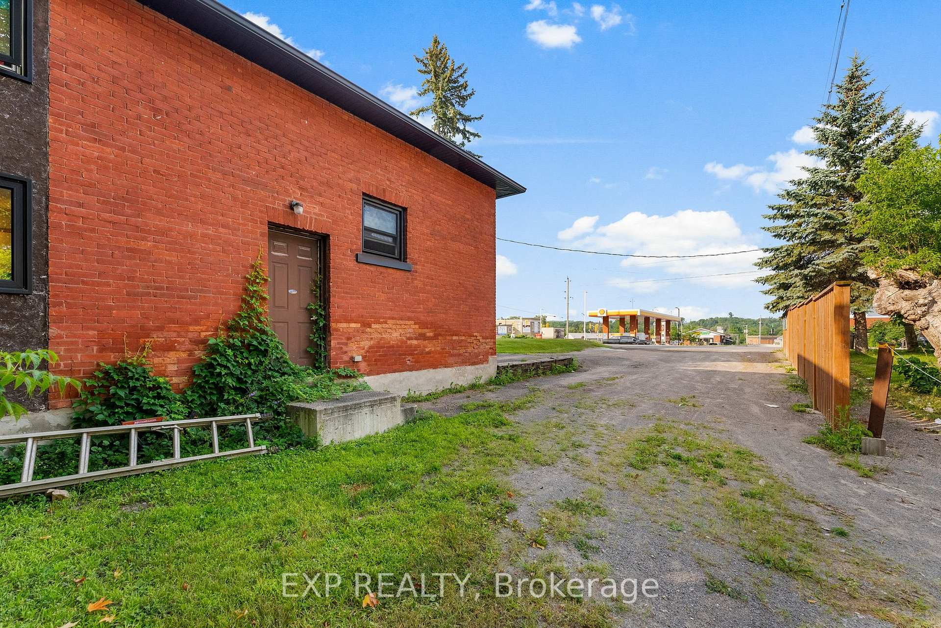 Photo 44 of 48 Hall Avenue E, Renfrew, Renfrew — HOMEH