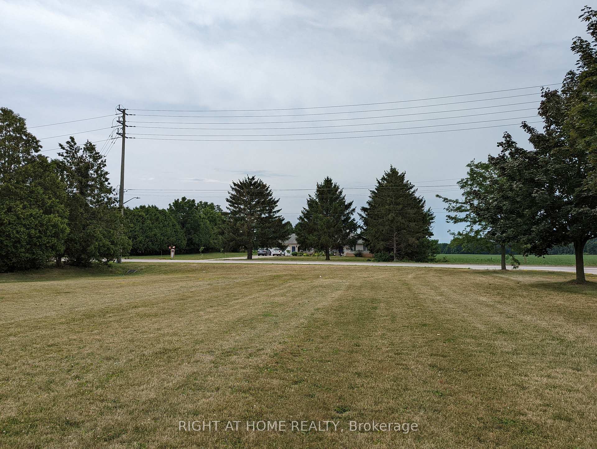 Photo 4 of 392 Second Street, Strathroy-Caradoc, NE — HOMEH