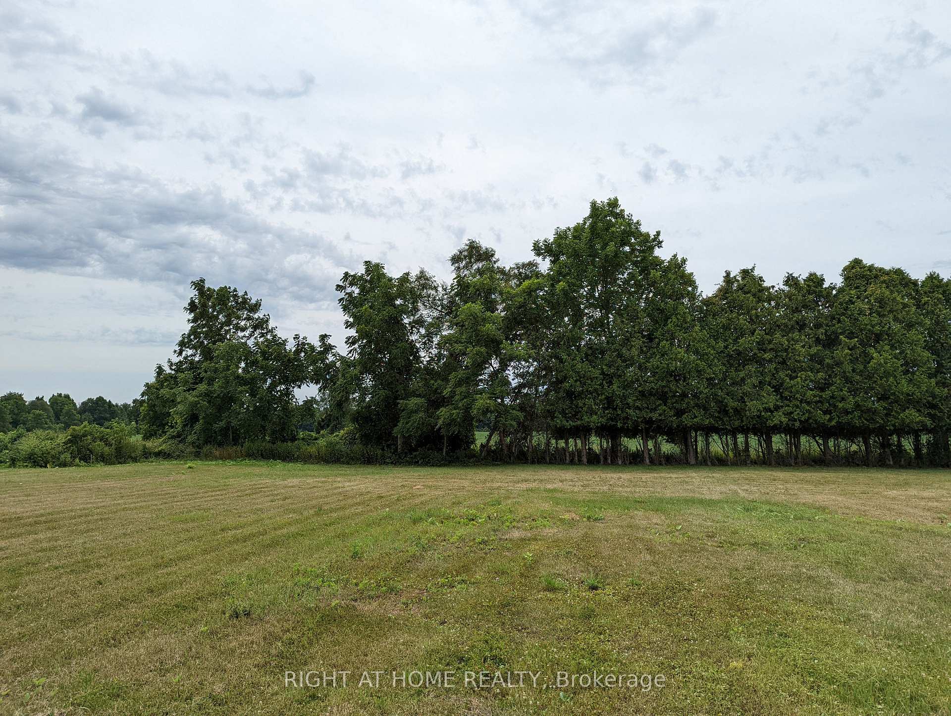Photo 3 of 392 Second Street, Strathroy-Caradoc, NE — HOMEH