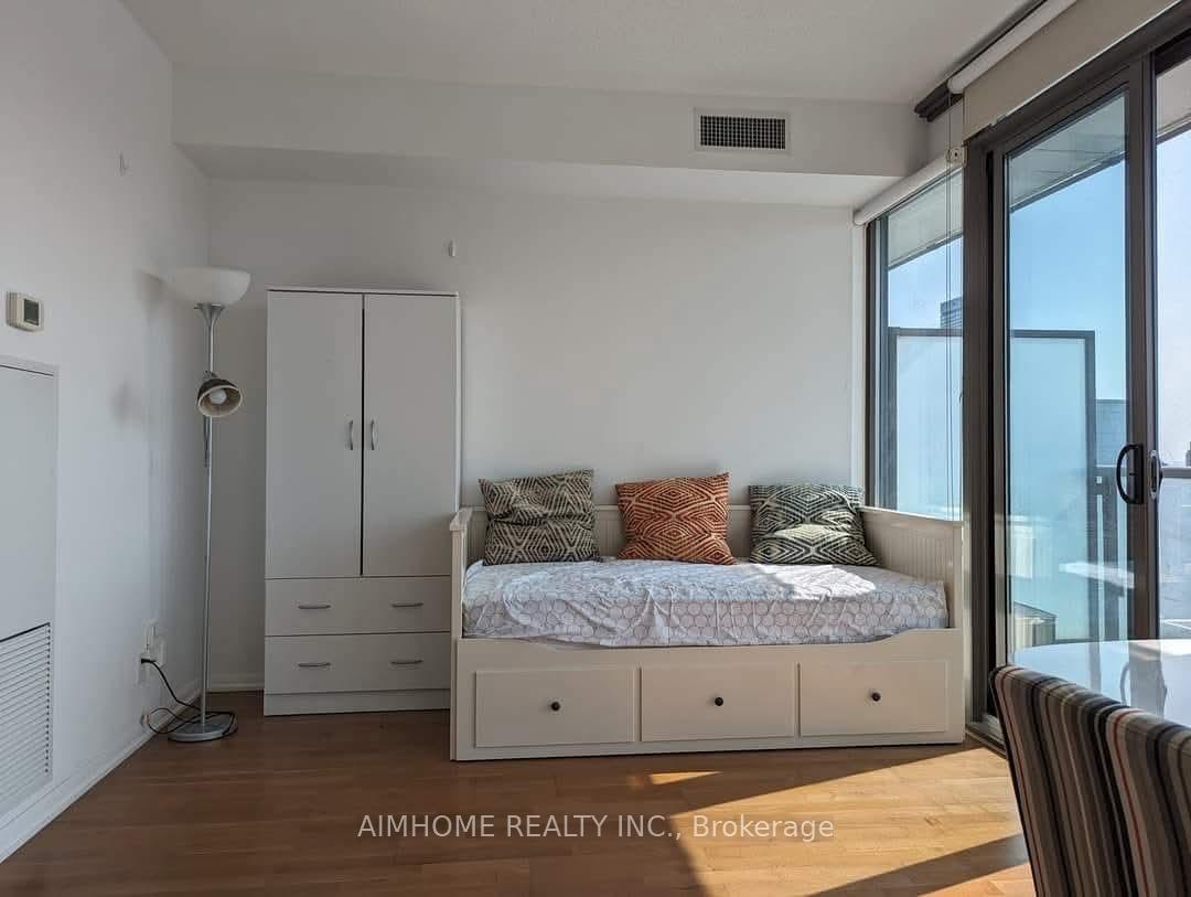 Photo 2 of Unit 2001, 832 Bay Street, Toronto, Bay Street Corridor — HOMEH
