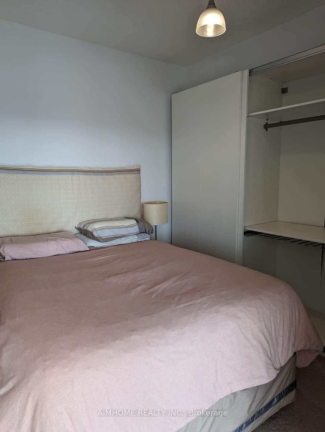 Photo 4 of Unit 2001, 832 Bay Street, Toronto, Bay Street Corridor — HOMEH