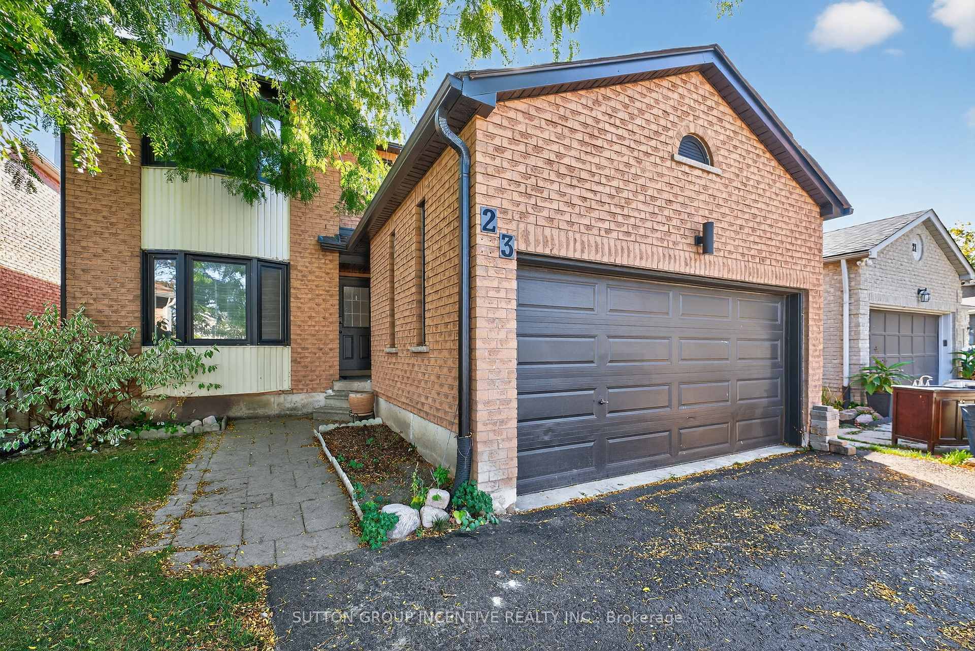 Photo 2 of 23 Blair Crescent, Barrie, Grove East — HOMEH