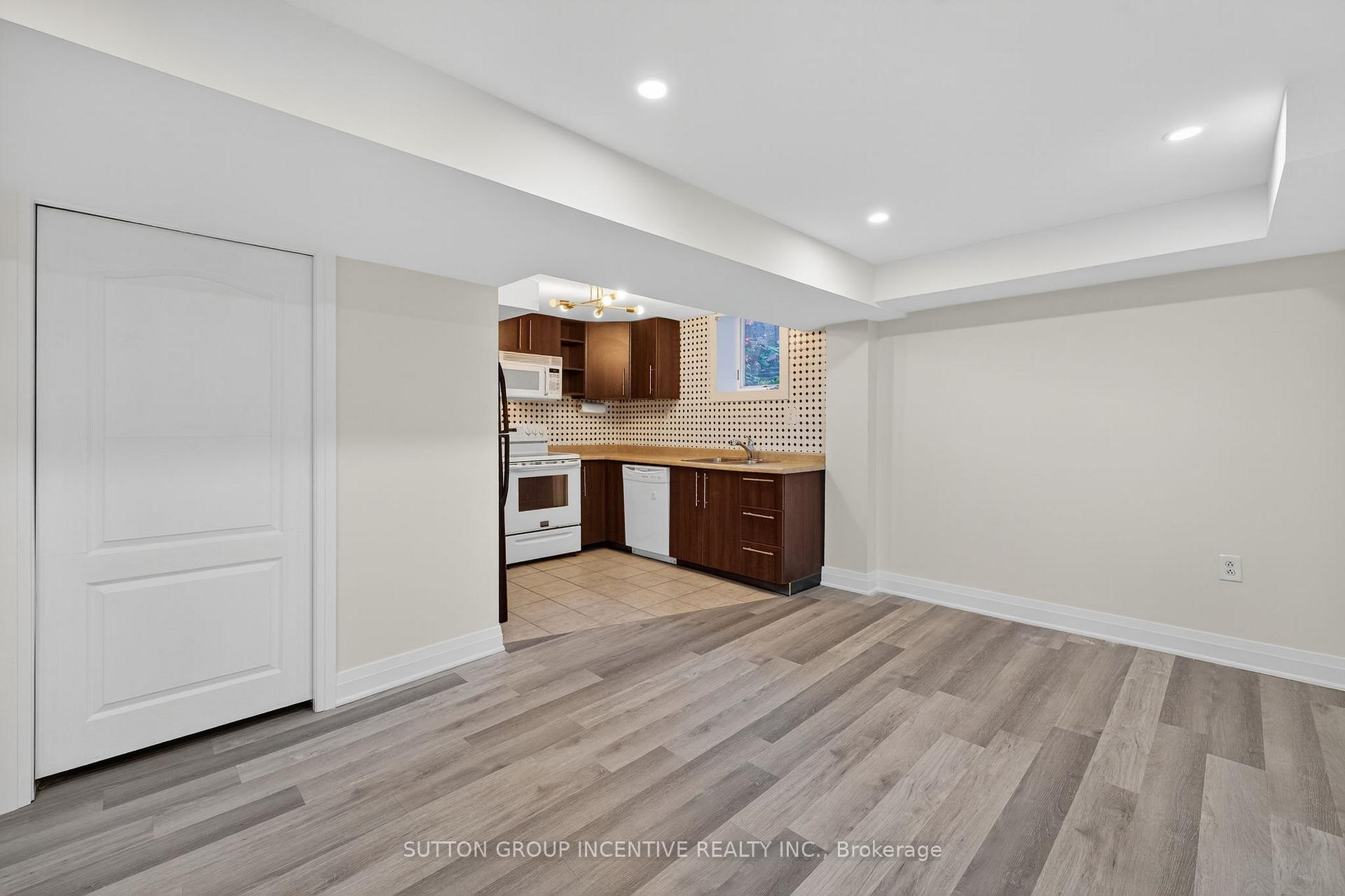 Photo 5 of 23 Blair Crescent, Barrie, Grove East — HOMEH