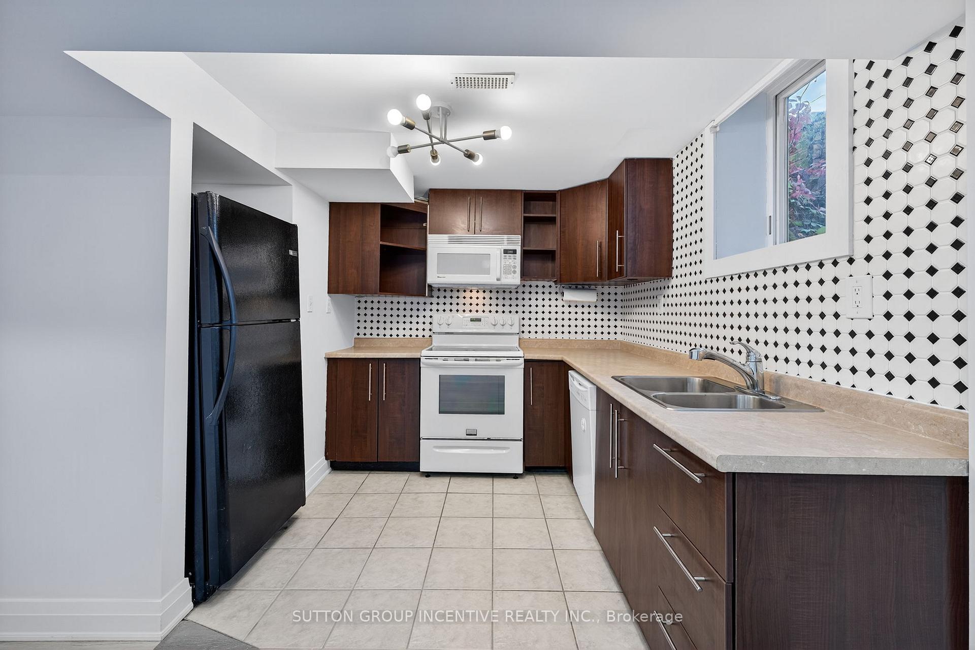 Photo 8 of 23 Blair Crescent, Barrie, Grove East — HOMEH