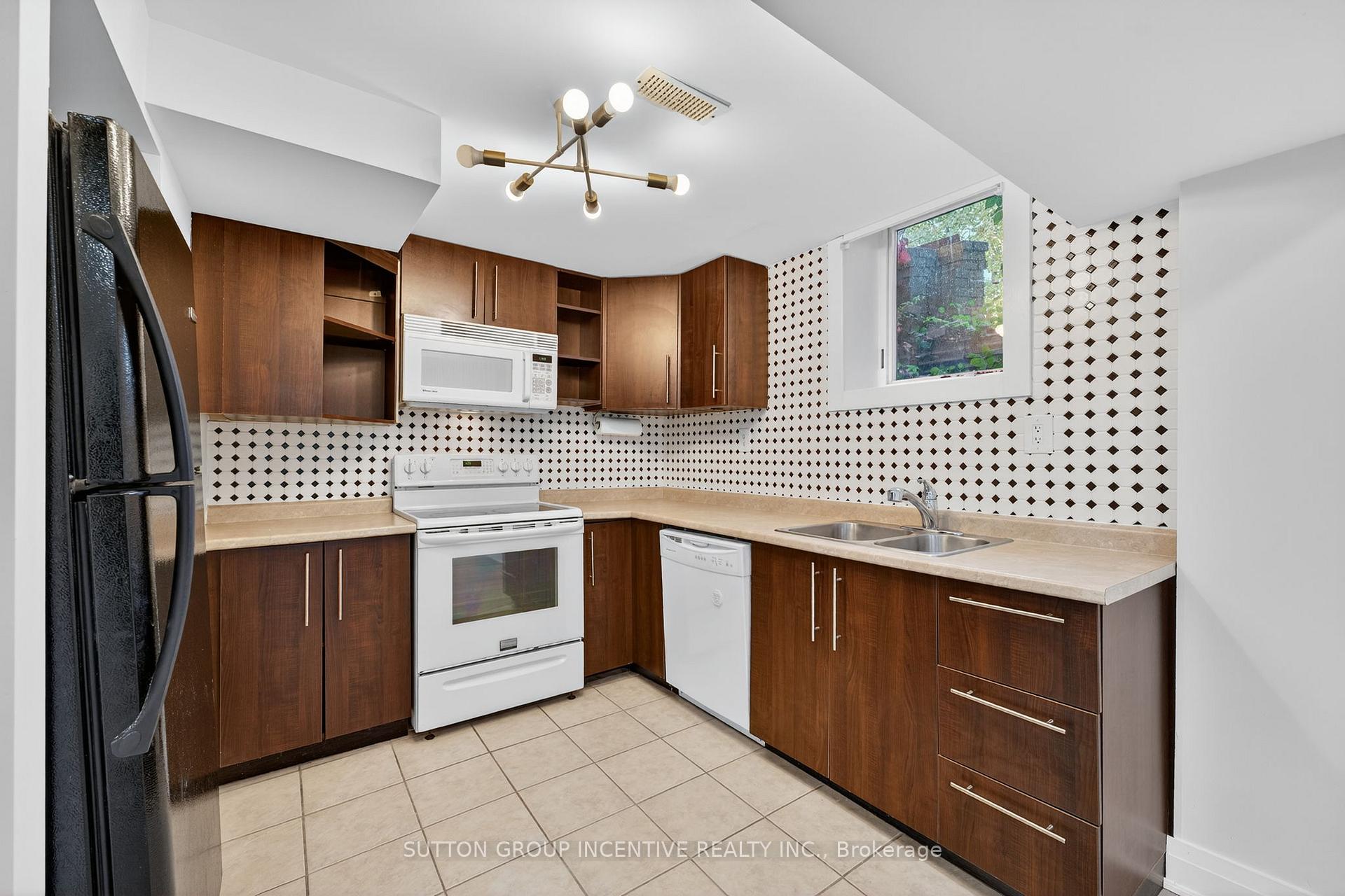 Photo 9 of 23 Blair Crescent, Barrie, Grove East — HOMEH