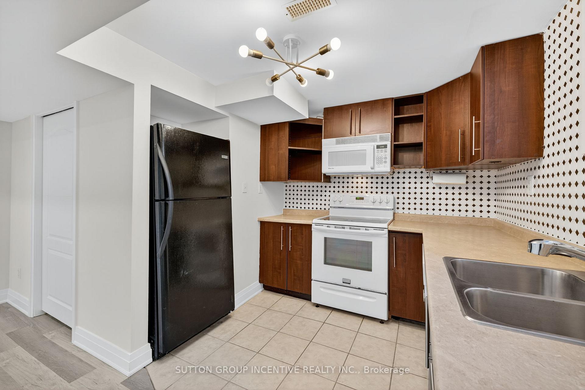 Photo 10 of 23 Blair Crescent, Barrie, Grove East — HOMEH