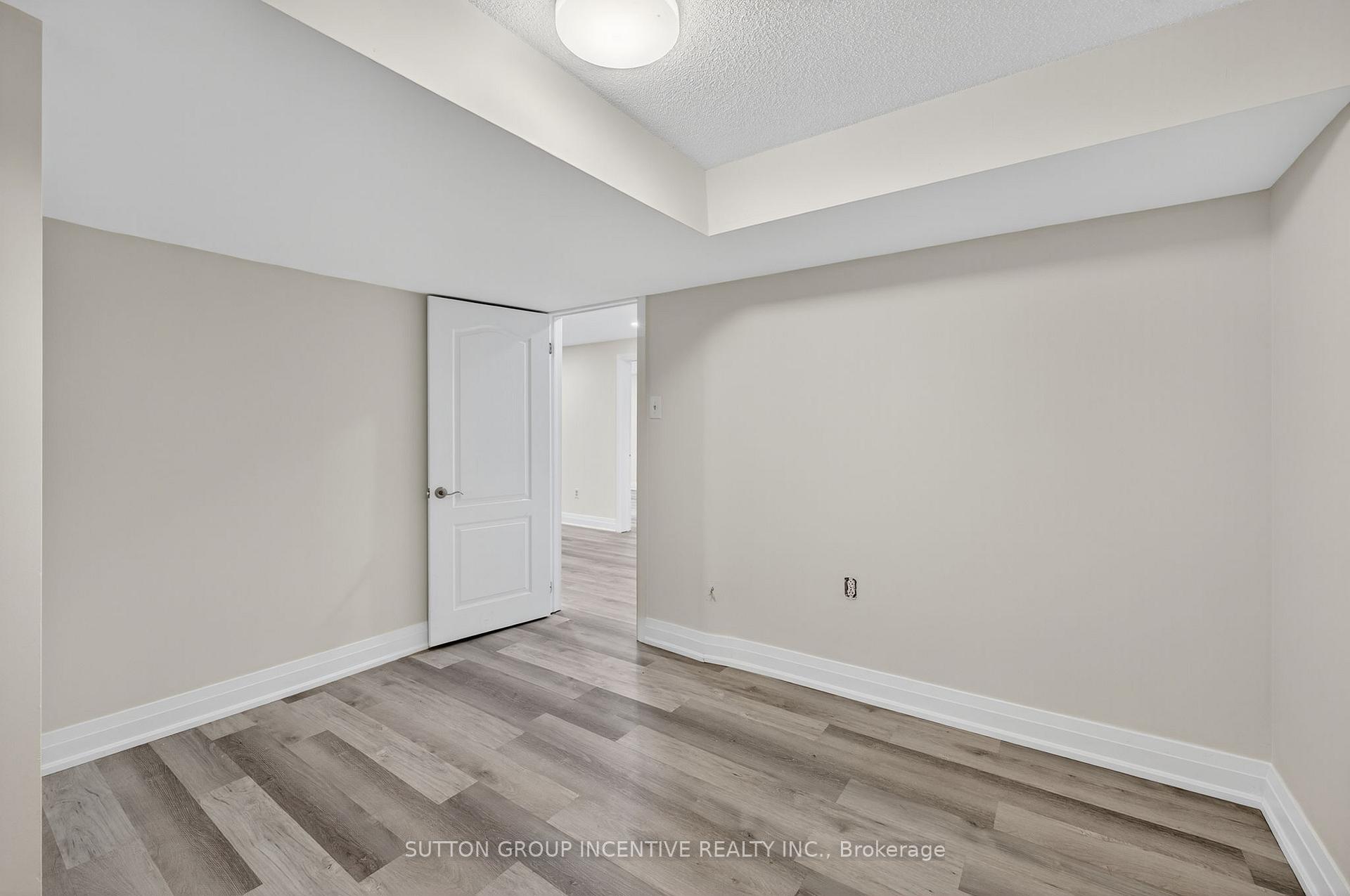 Photo 16 of 23 Blair Crescent, Barrie, Grove East — HOMEH