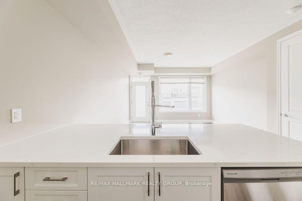 Photo 9 of 535 Ozawa Private, Ottawa, CFB Rockcliffe and Area — HOMEH