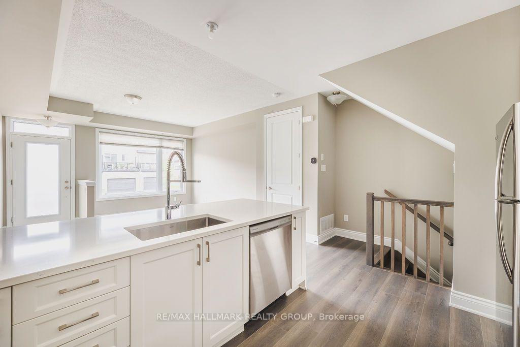 Photo 10 of 535 Ozawa Private, Ottawa, CFB Rockcliffe and Area — HOMEH