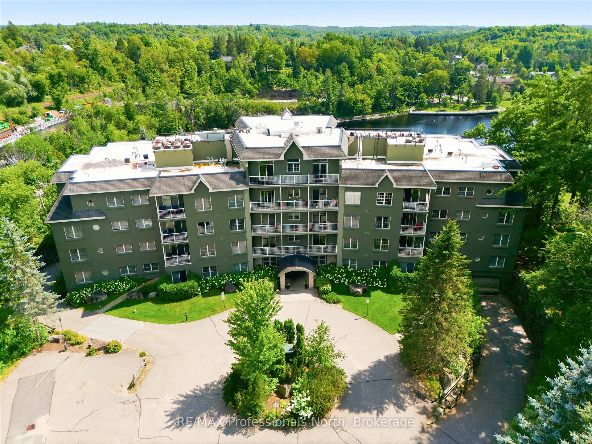 Photo 2 of Unit 501, 24 Ontario Street, Bracebridge — HOMEH