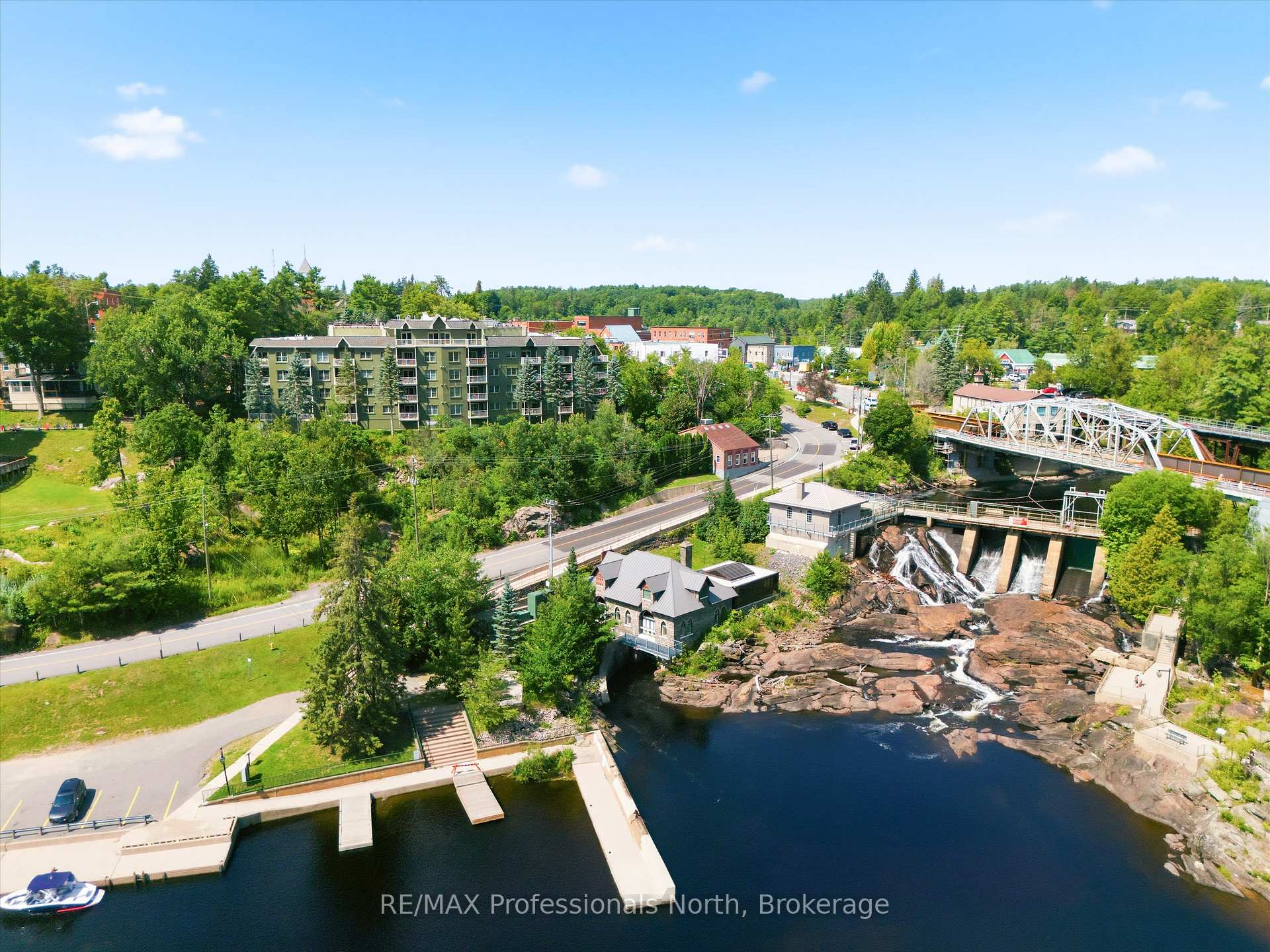 Photo 3 of Unit 501, 24 Ontario Street, Bracebridge — HOMEH