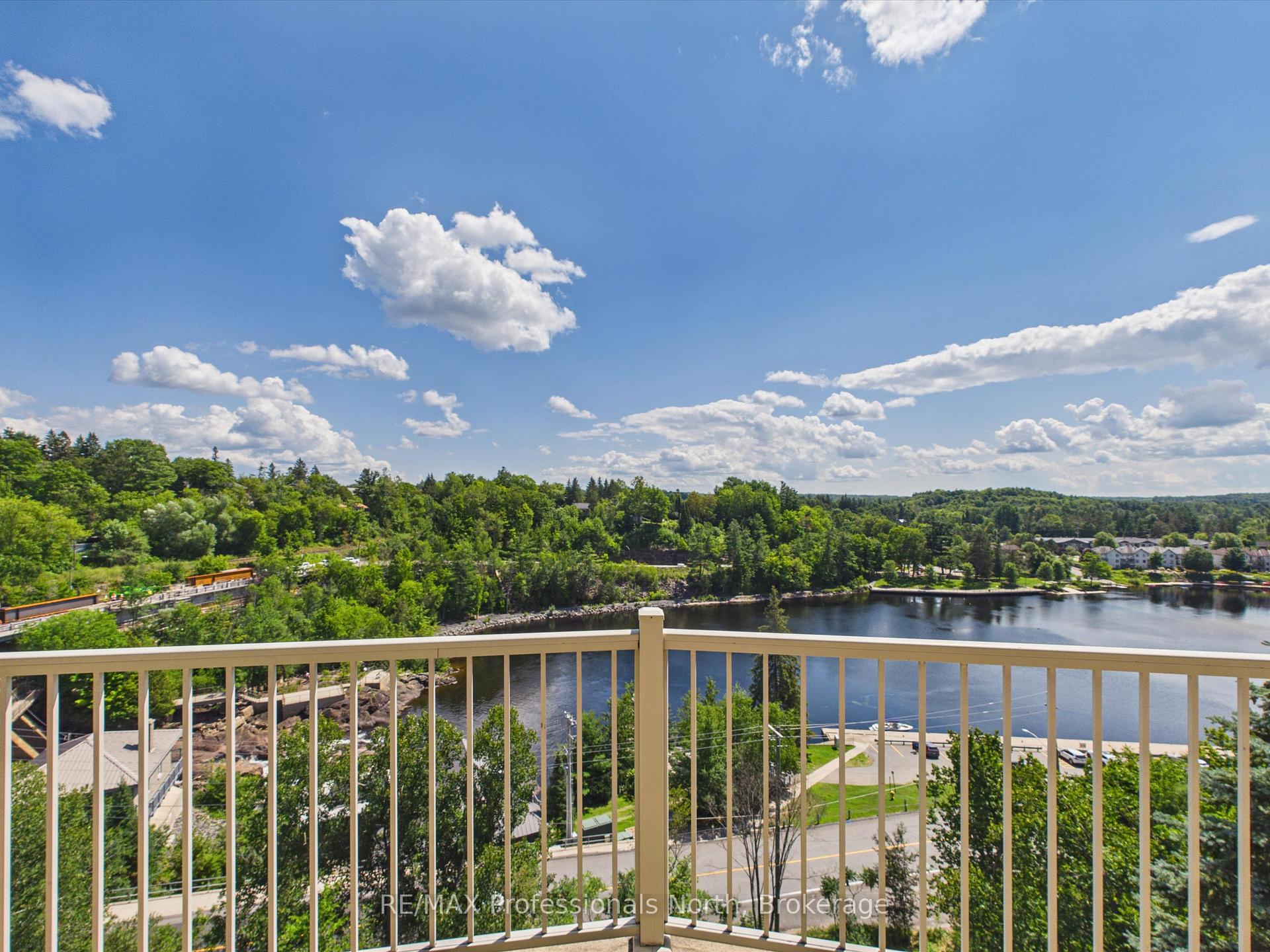 Photo 4 of Unit 501, 24 Ontario Street, Bracebridge — HOMEH