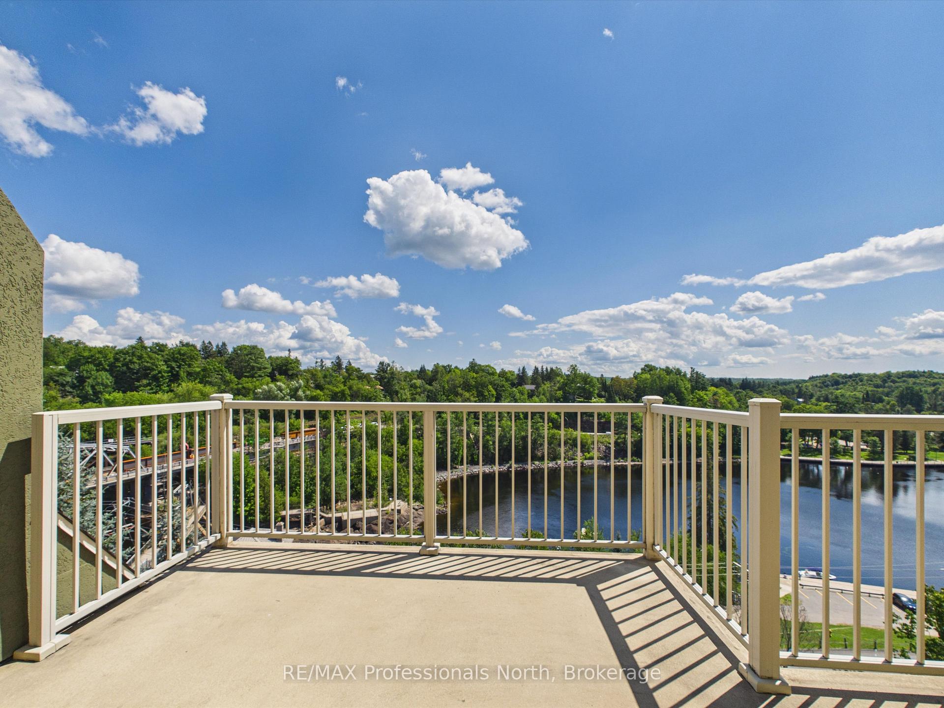 Photo 5 of Unit 501, 24 Ontario Street, Bracebridge — HOMEH