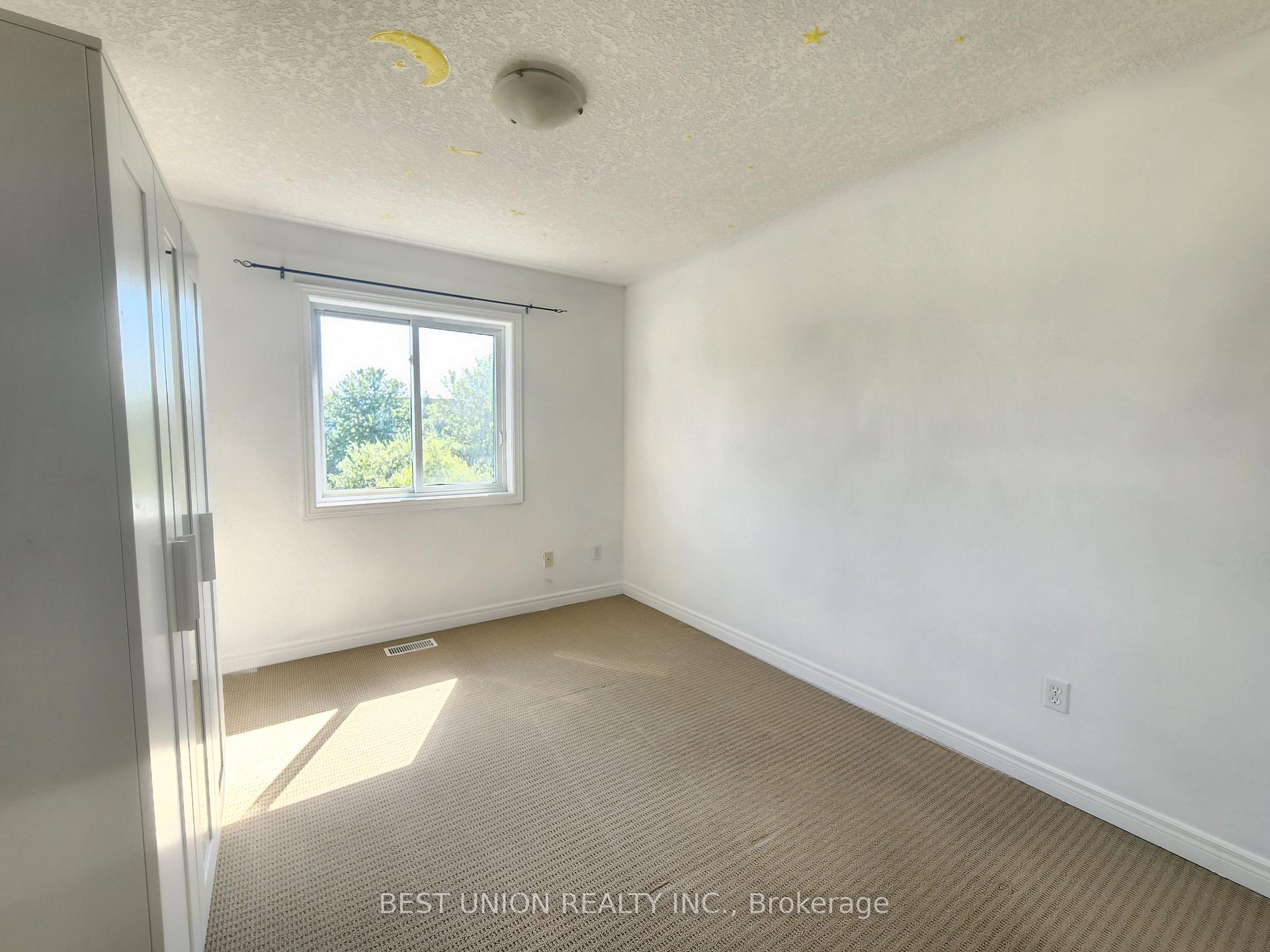 Photo 3 of Unit 27, 468 Doon Drive S, Kitchener, Doon South — HOMEH