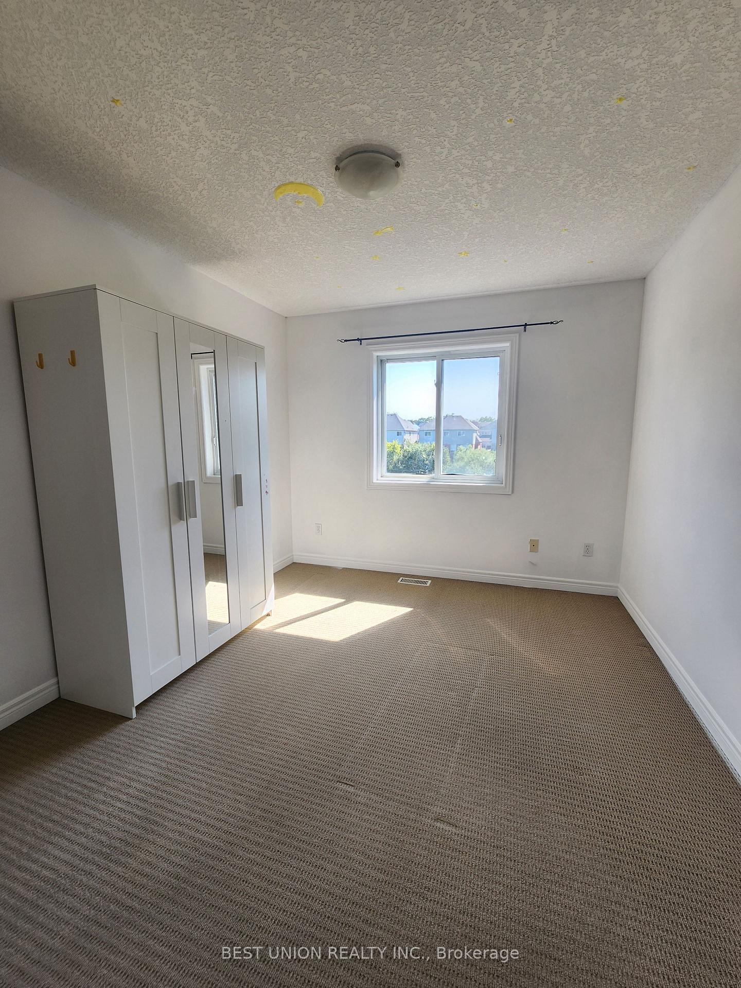 Photo 4 of Unit 27, 468 Doon Drive S, Kitchener, Doon South — HOMEH