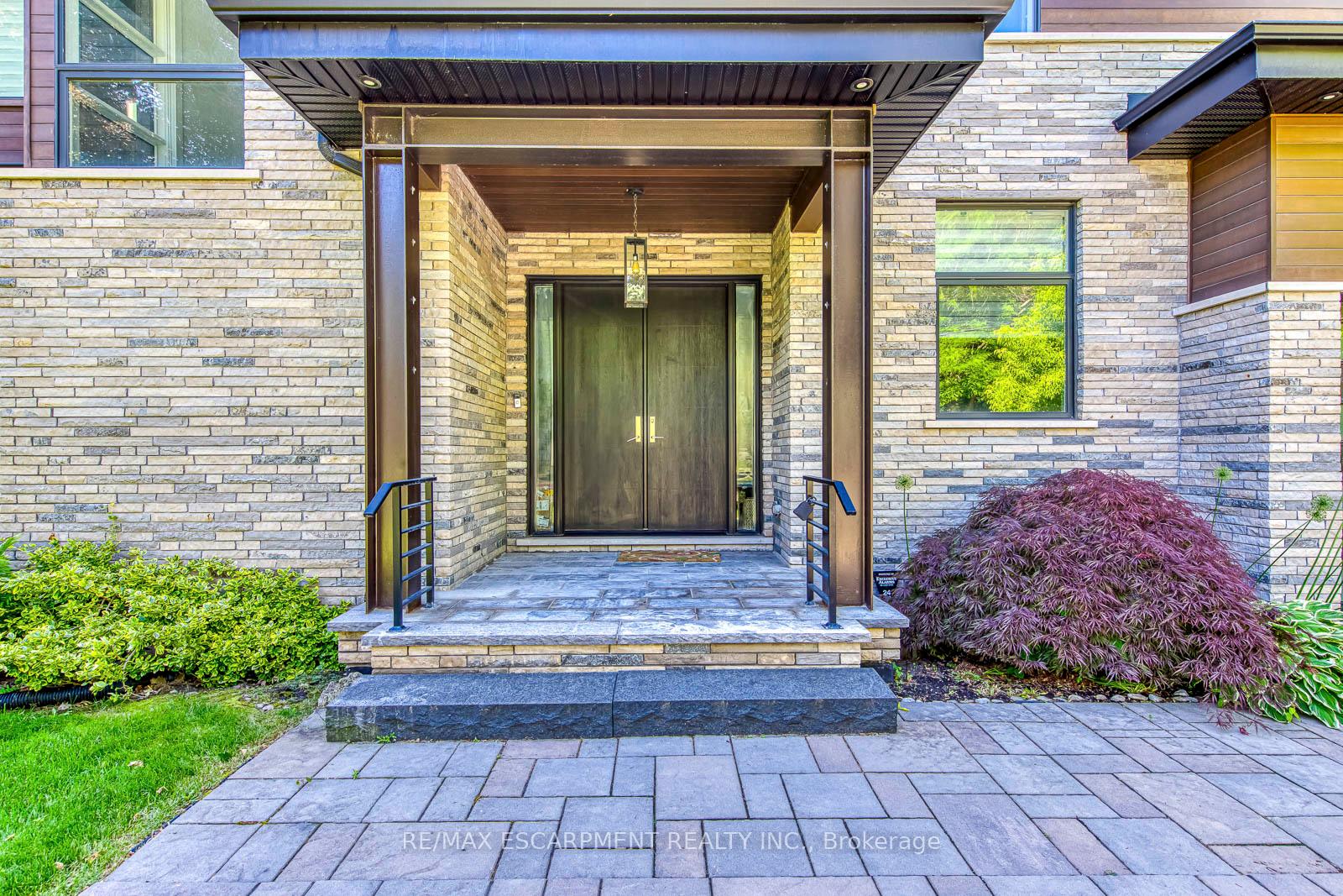 Photo 3 of 2104 Devon Road, Oakville, Ford — HOMEH