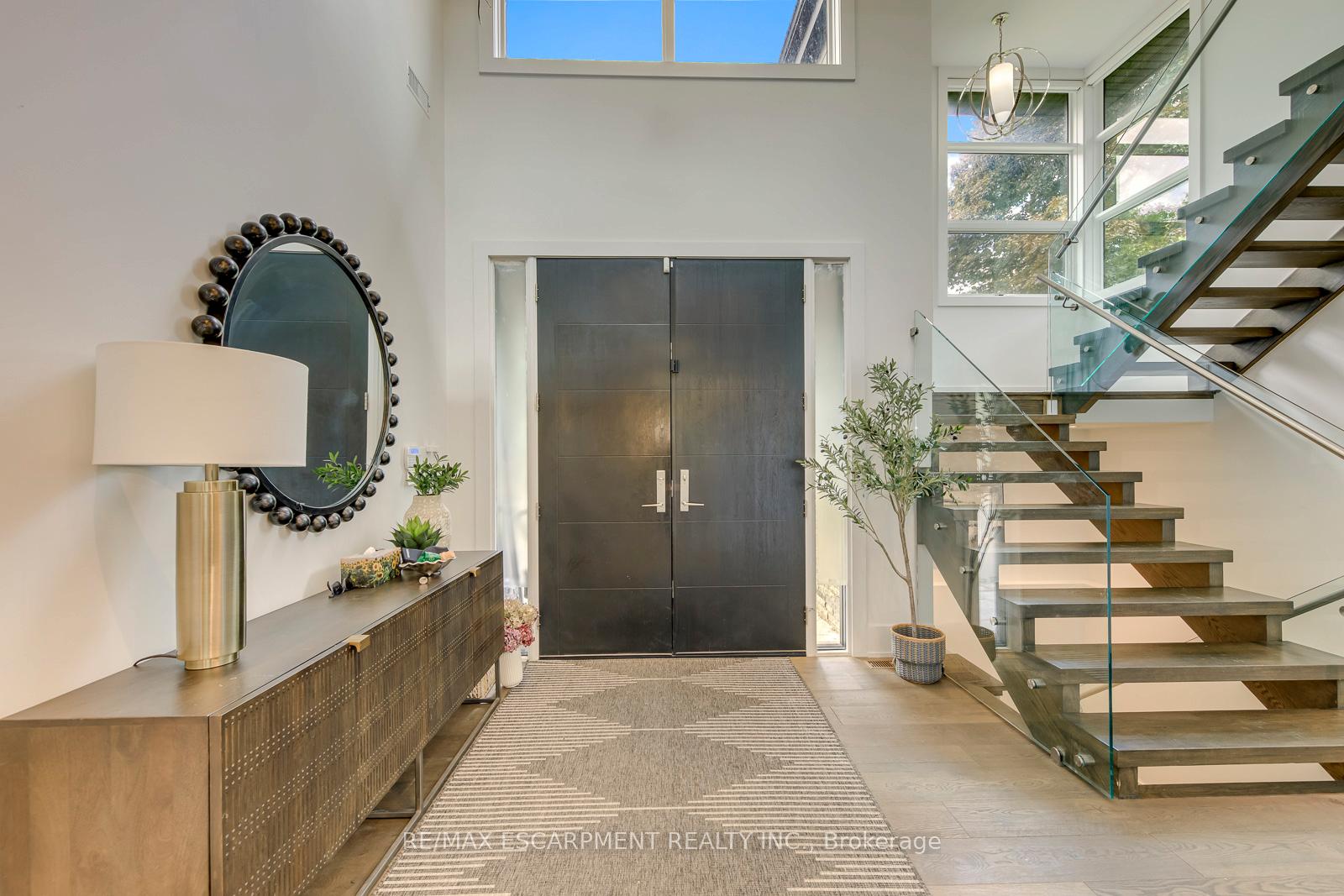 Photo 4 of 2104 Devon Road, Oakville, Ford — HOMEH