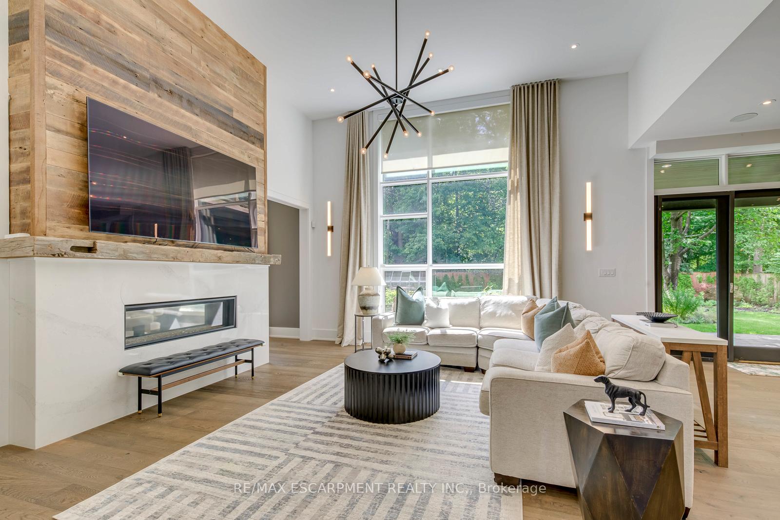 Photo 5 of 2104 Devon Road, Oakville, Ford — HOMEH