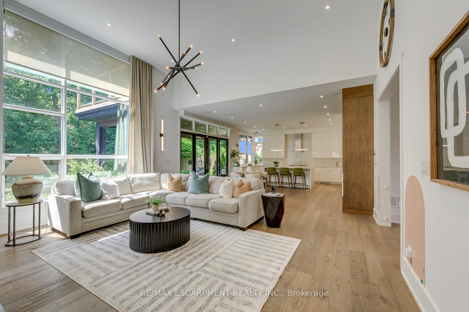 Photo 7 of 2104 Devon Road, Oakville, Ford — HOMEH