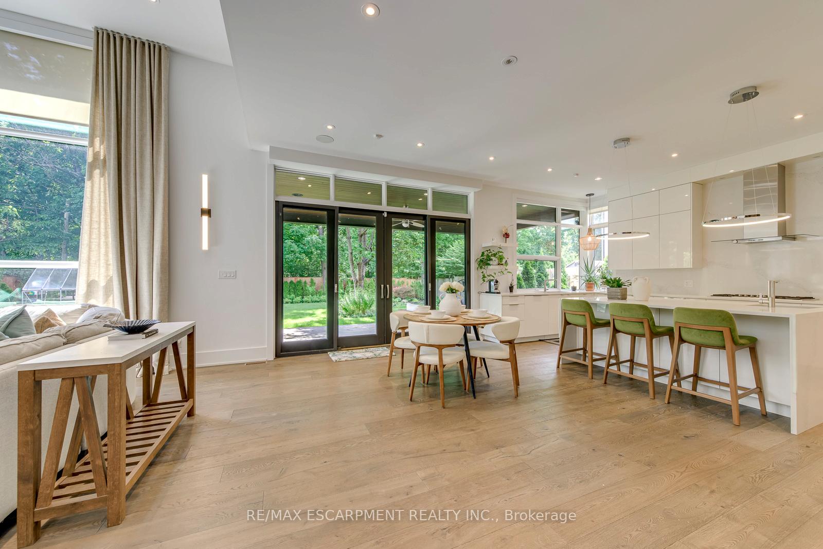Photo 8 of 2104 Devon Road, Oakville, Ford — HOMEH