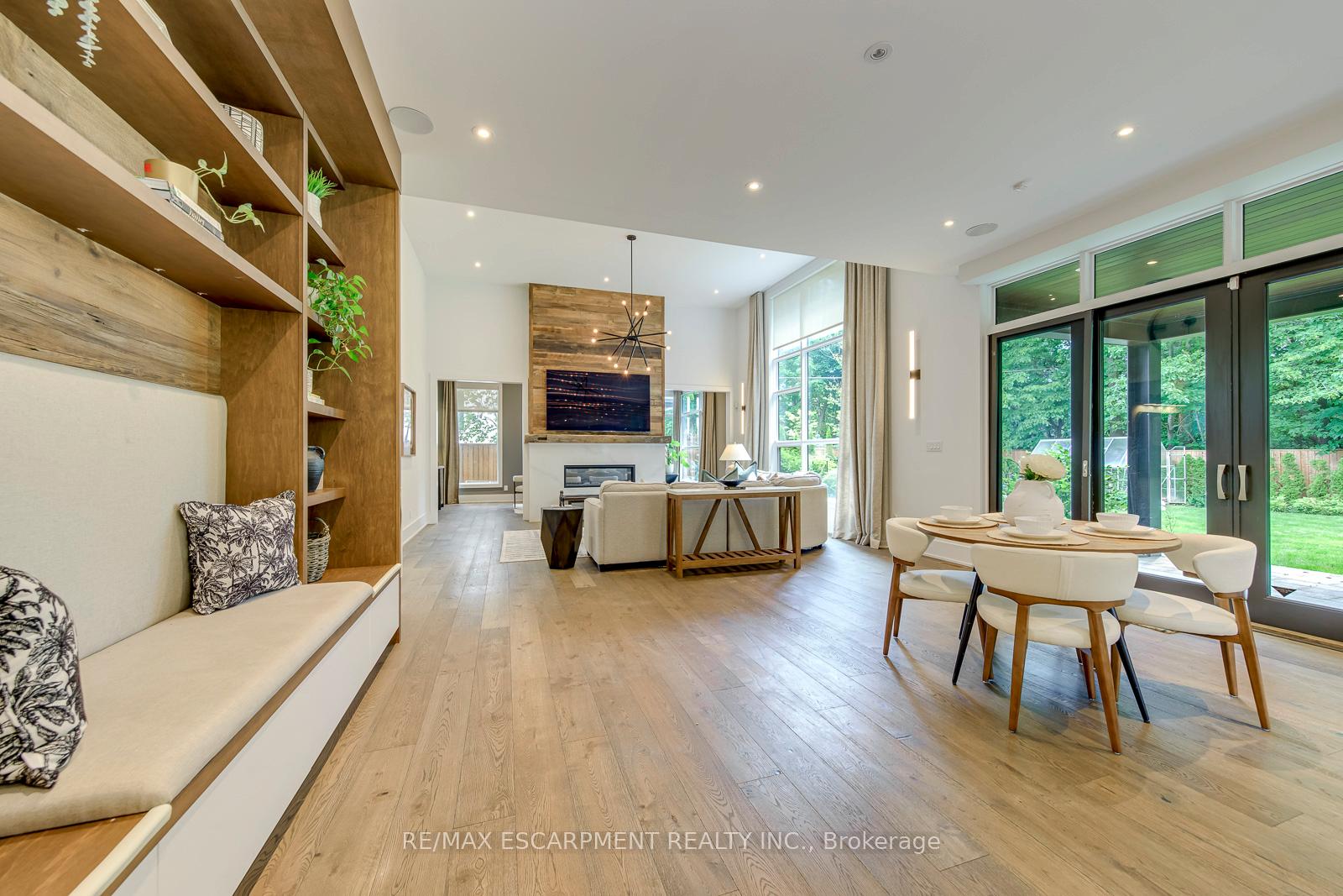 Photo 9 of 2104 Devon Road, Oakville, Ford — HOMEH