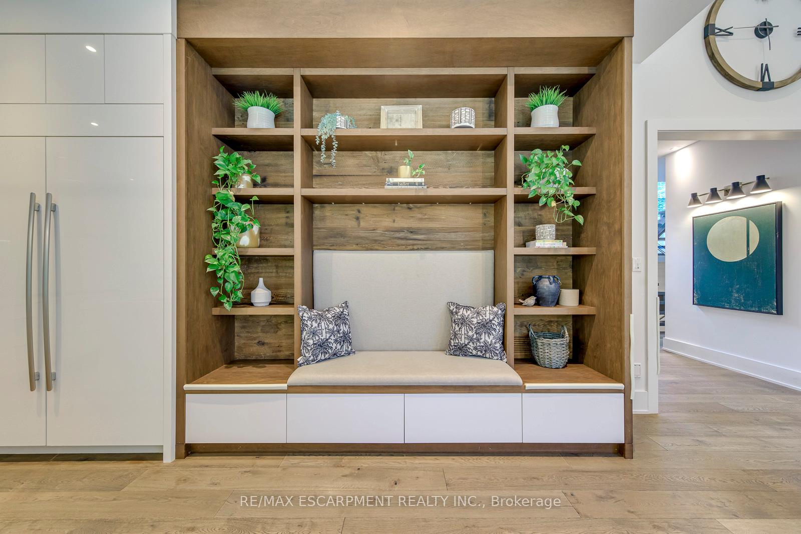Photo 10 of 2104 Devon Road, Oakville, Ford — HOMEH
