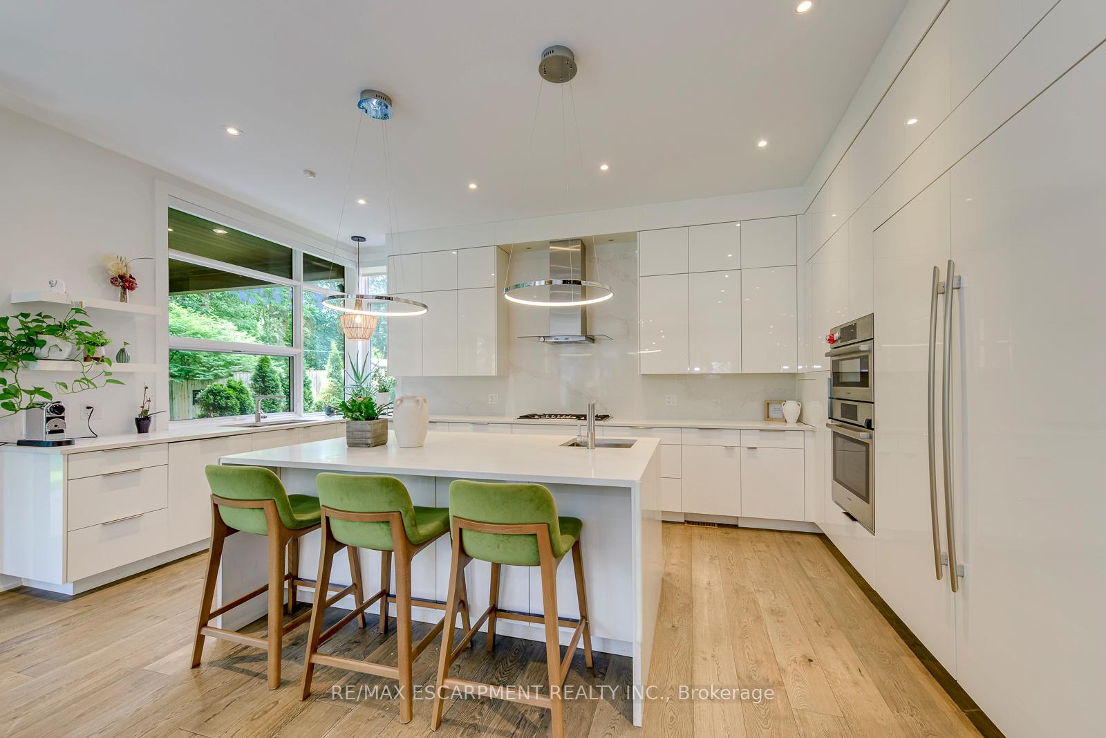 Photo 11 of 2104 Devon Road, Oakville, Ford — HOMEH