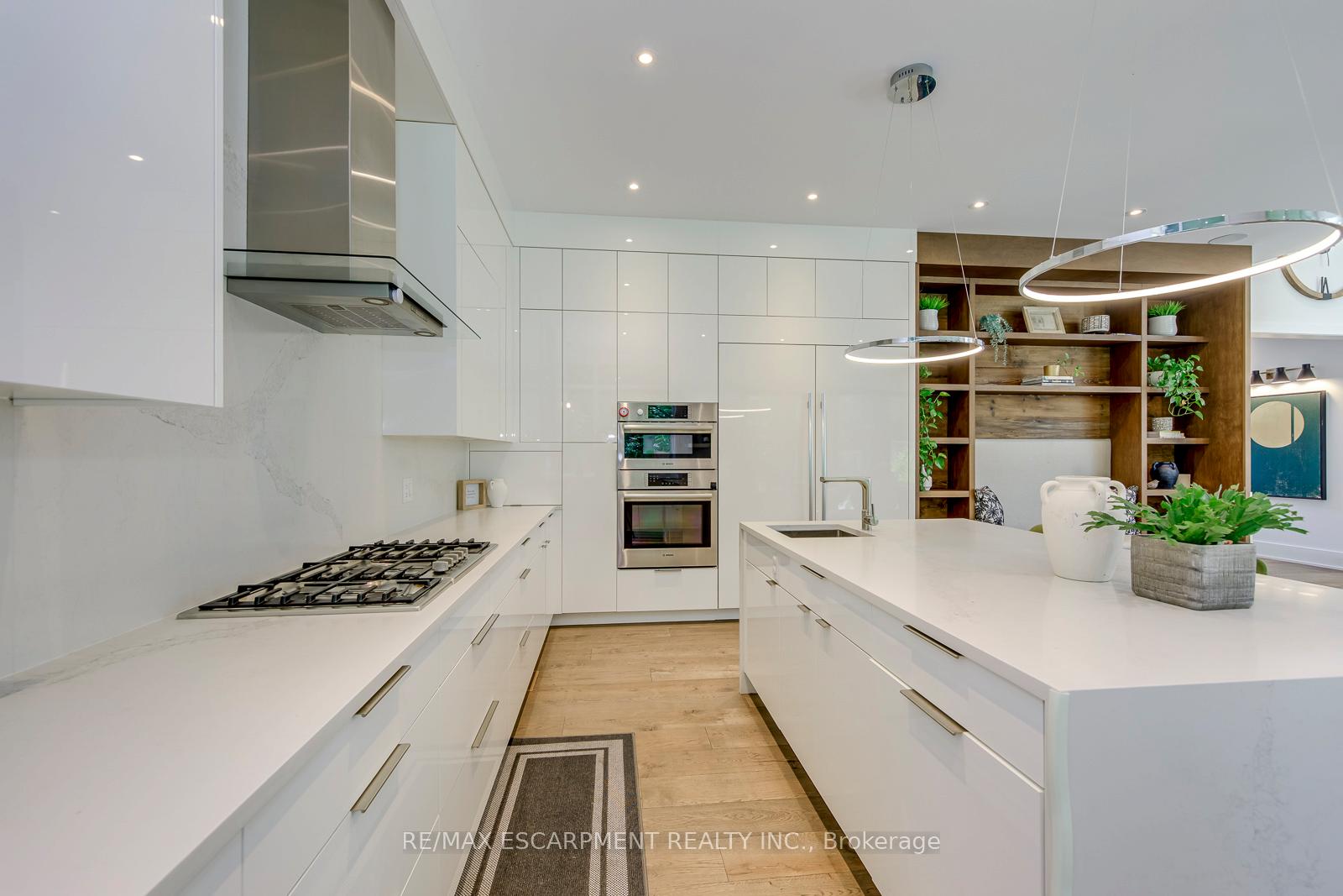 Photo 12 of 2104 Devon Road, Oakville, Ford — HOMEH