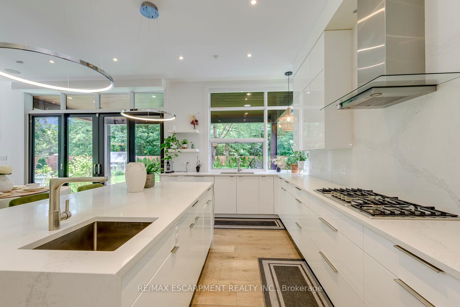Photo 13 of 2104 Devon Road, Oakville, Ford — HOMEH