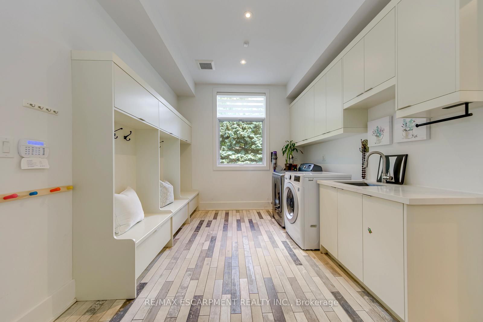Photo 20 of 2104 Devon Road, Oakville, Ford — HOMEH