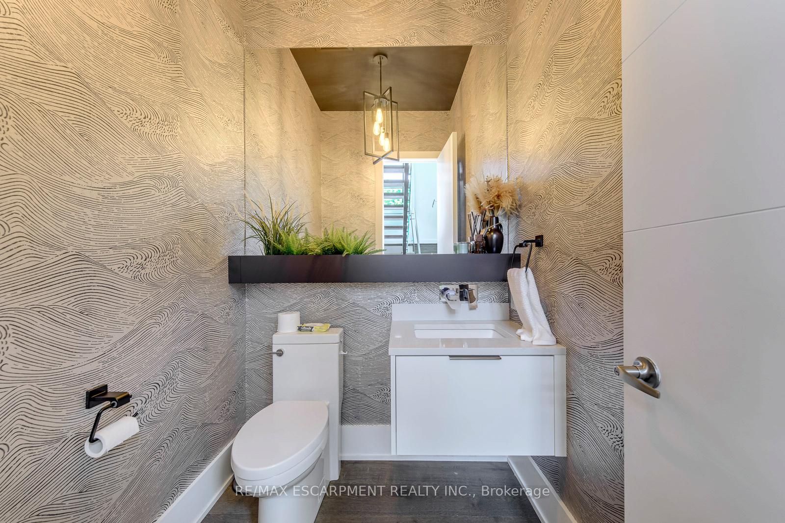 Photo 21 of 2104 Devon Road, Oakville, Ford — HOMEH