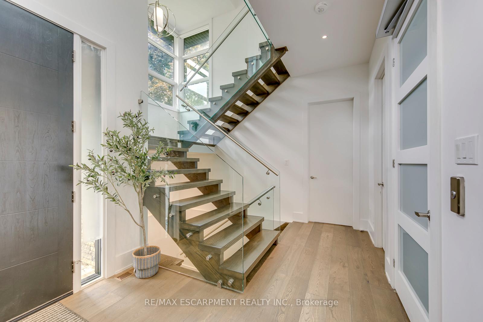 Photo 22 of 2104 Devon Road, Oakville, Ford — HOMEH