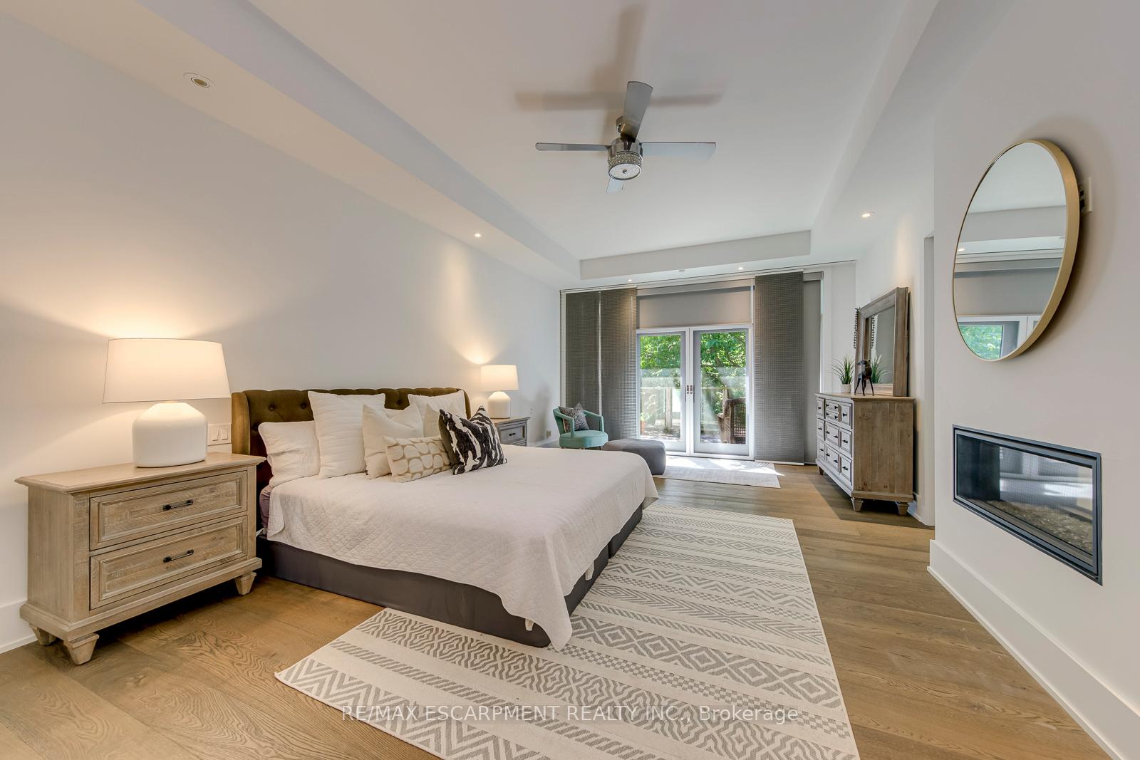 Photo 26 of 2104 Devon Road, Oakville, Ford — HOMEH