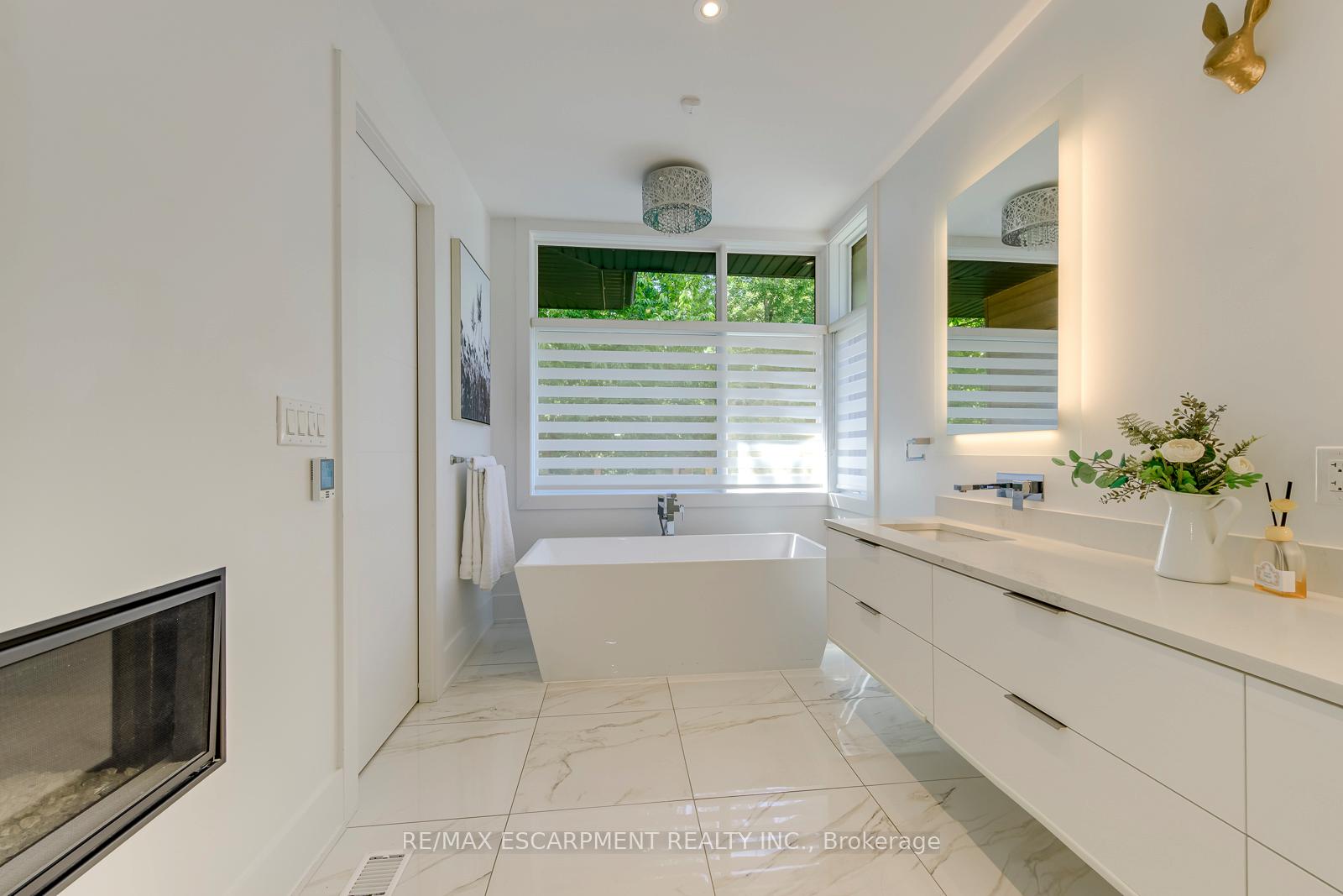 Photo 29 of 2104 Devon Road, Oakville, Ford — HOMEH