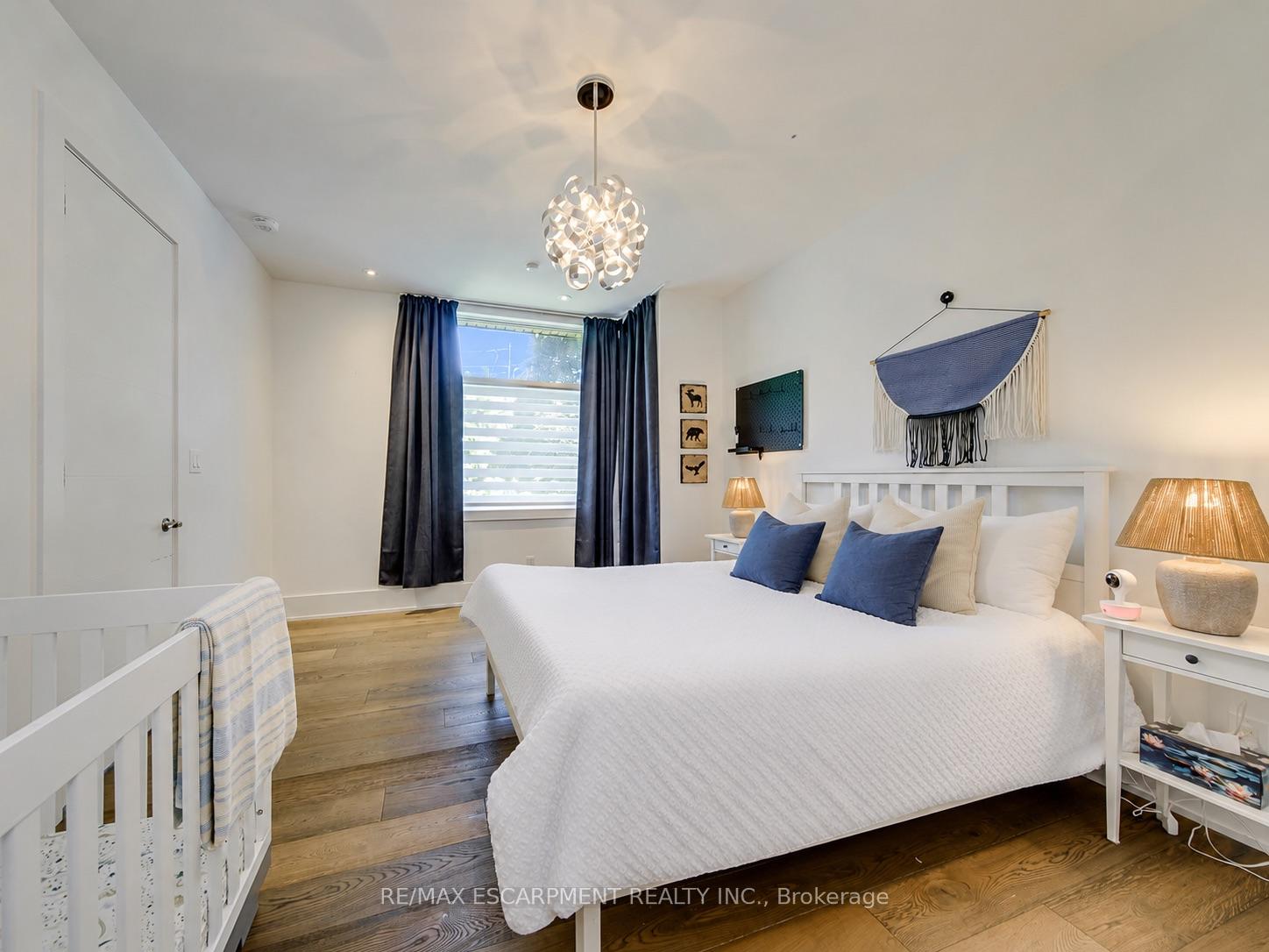 Photo 32 of 2104 Devon Road, Oakville, Ford — HOMEH