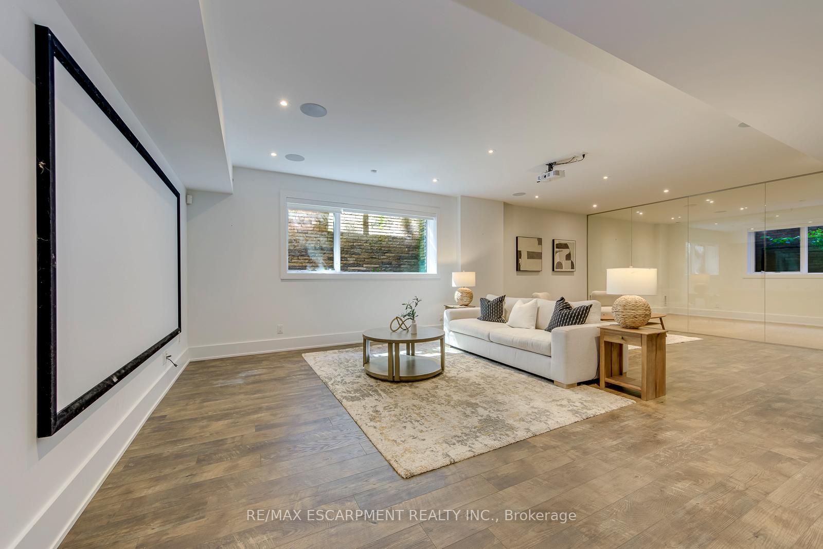 Photo 37 of 2104 Devon Road, Oakville, Ford — HOMEH
