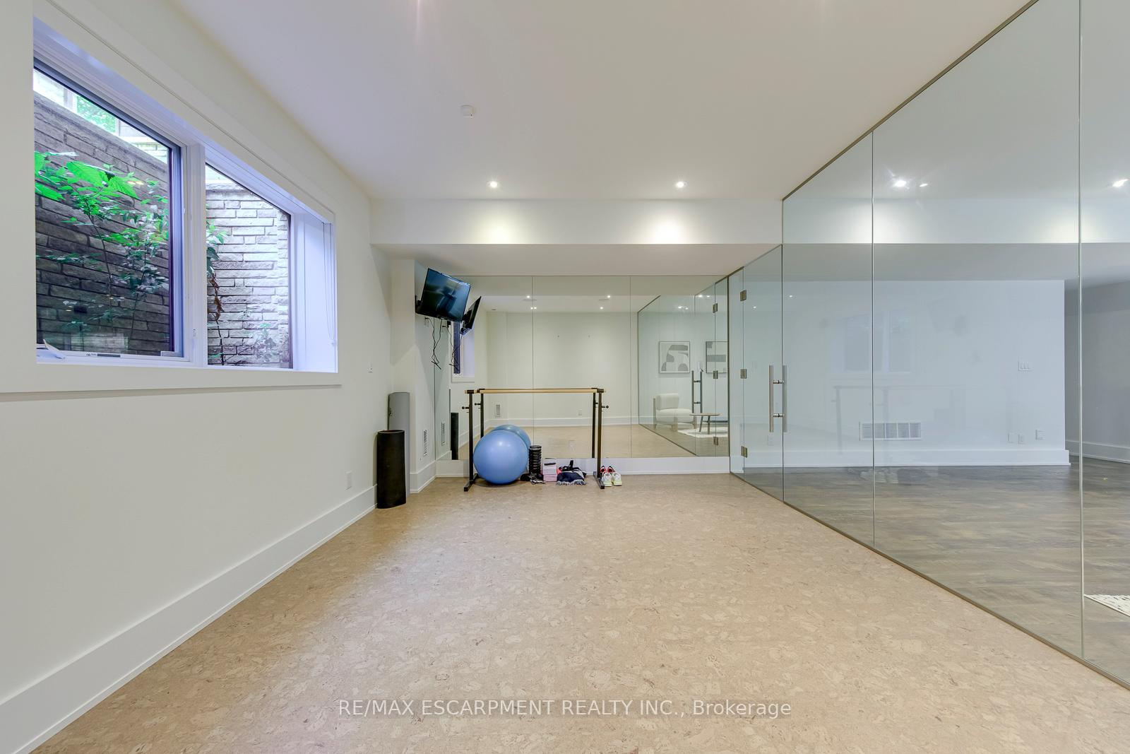 Photo 40 of 2104 Devon Road, Oakville, Ford — HOMEH