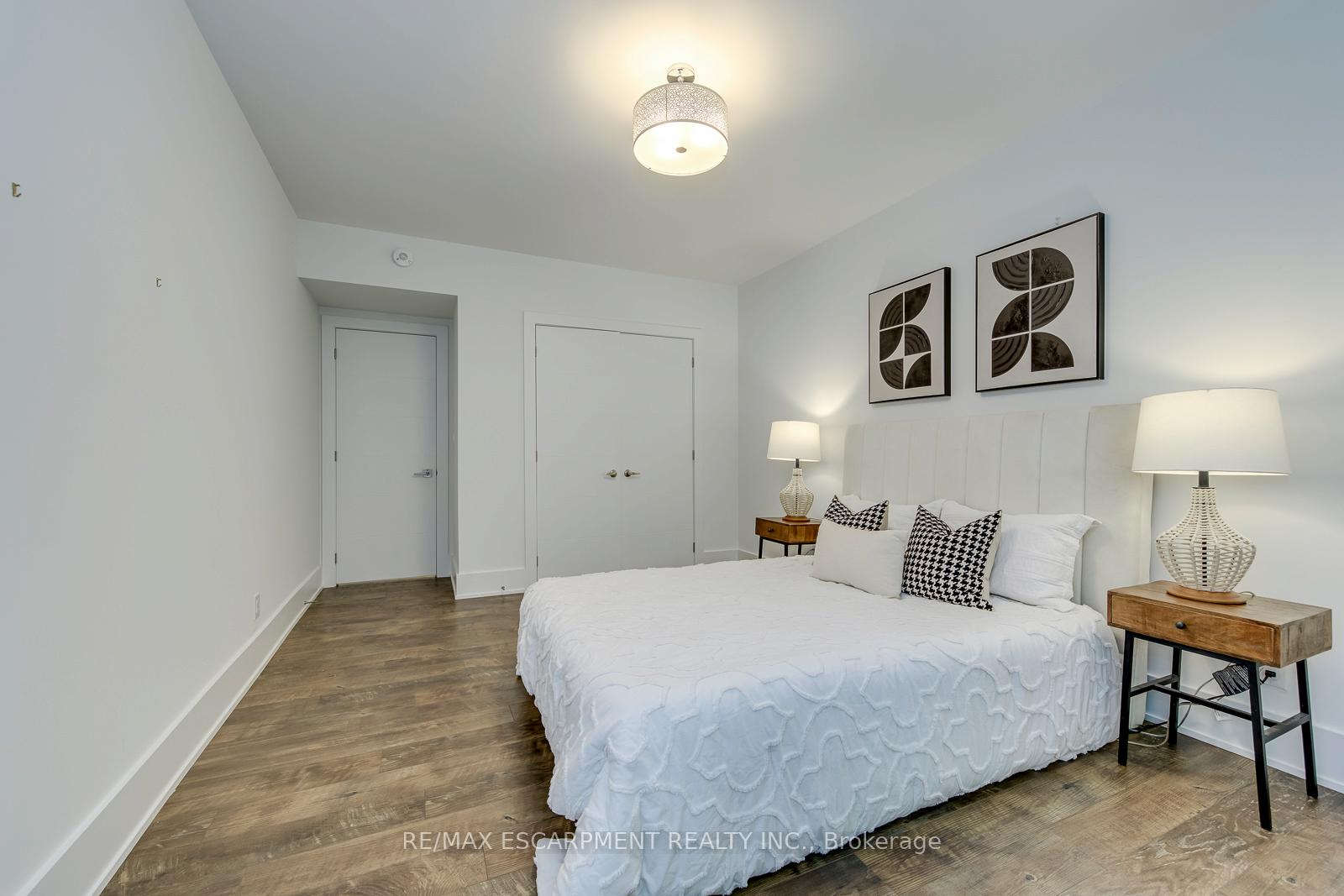 Photo 42 of 2104 Devon Road, Oakville, Ford — HOMEH