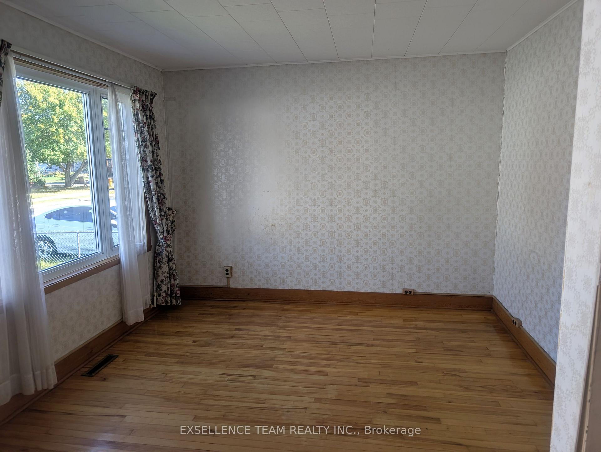 Photo 8 of 321 McLean Avenue, Cornwall, Cornwall — HOMEH