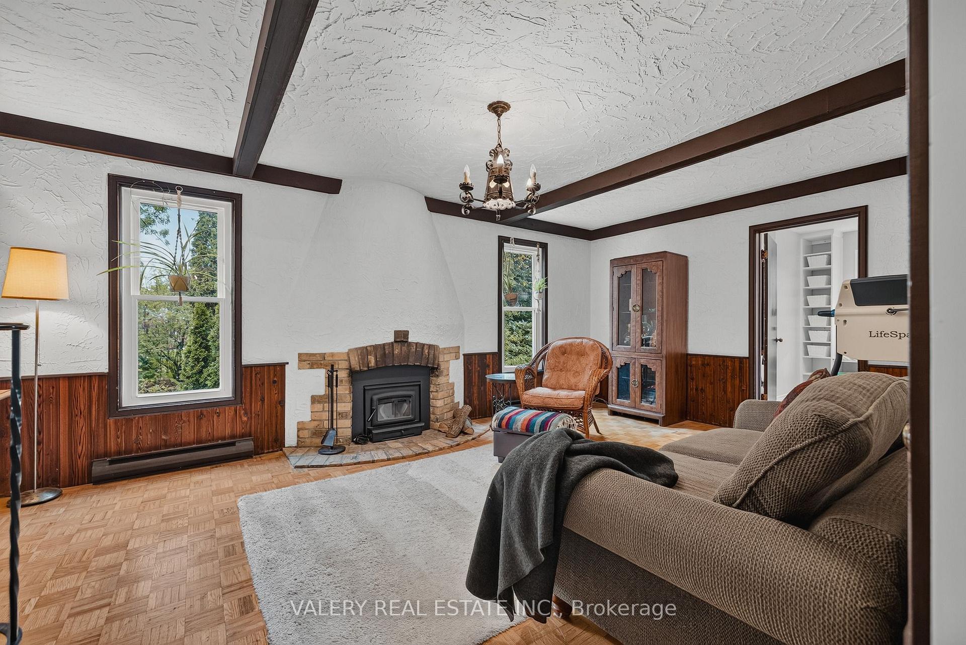 Photo 4 of 325 Coleridge Drive, Waterloo, Beechwood — HOMEH