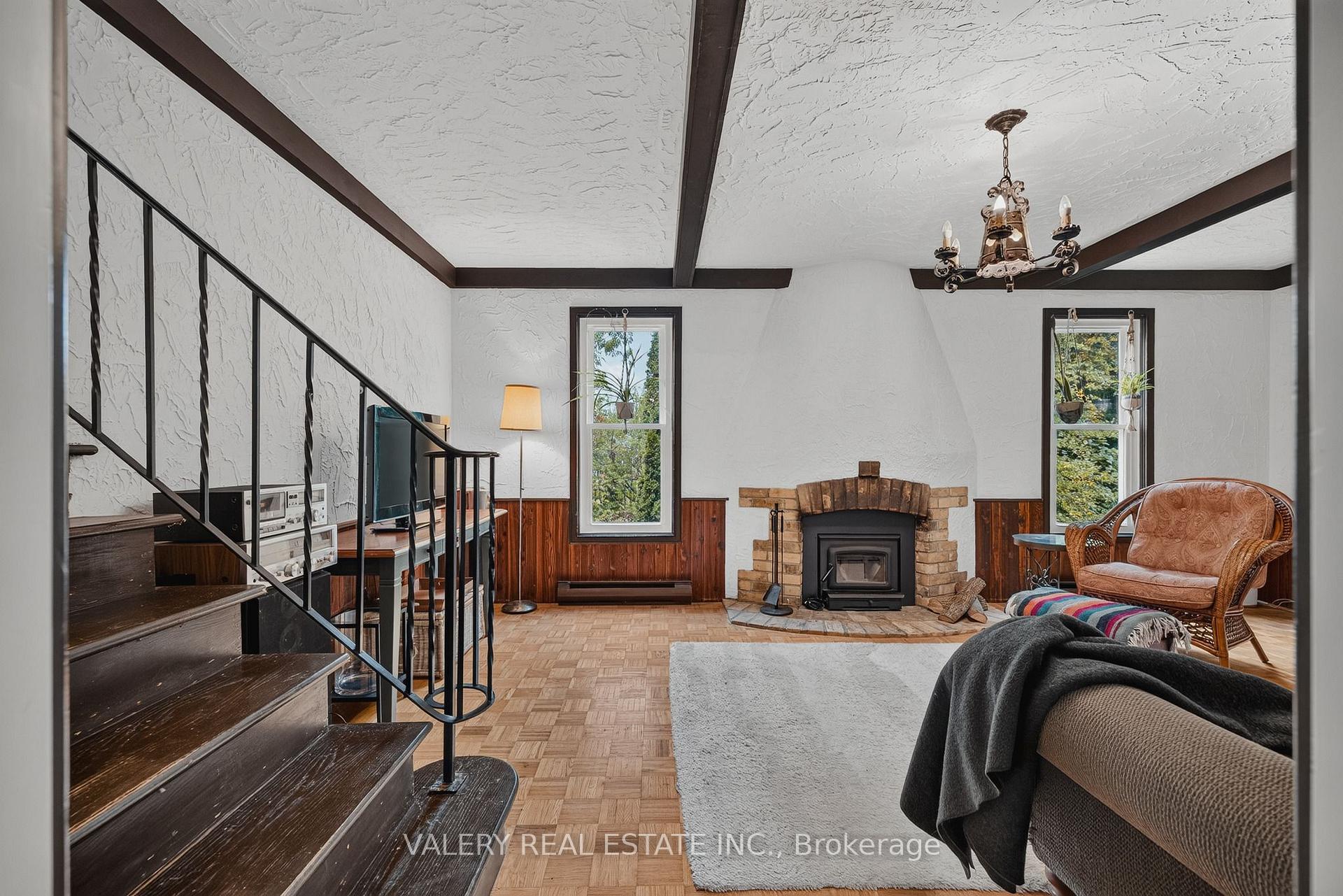 Photo 5 of 325 Coleridge Drive, Waterloo, Beechwood — HOMEH