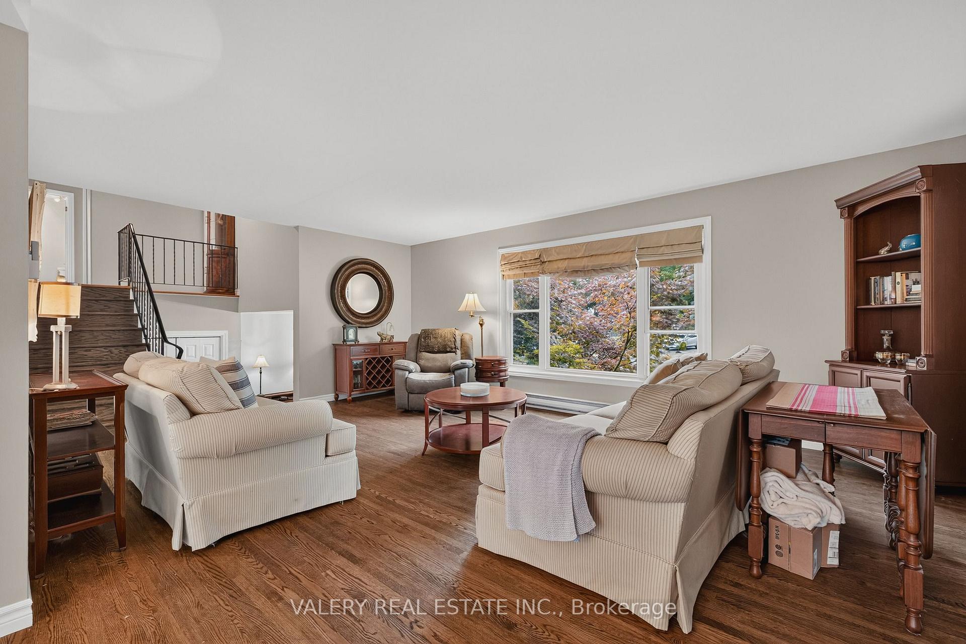 Photo 7 of 325 Coleridge Drive, Waterloo, Beechwood — HOMEH