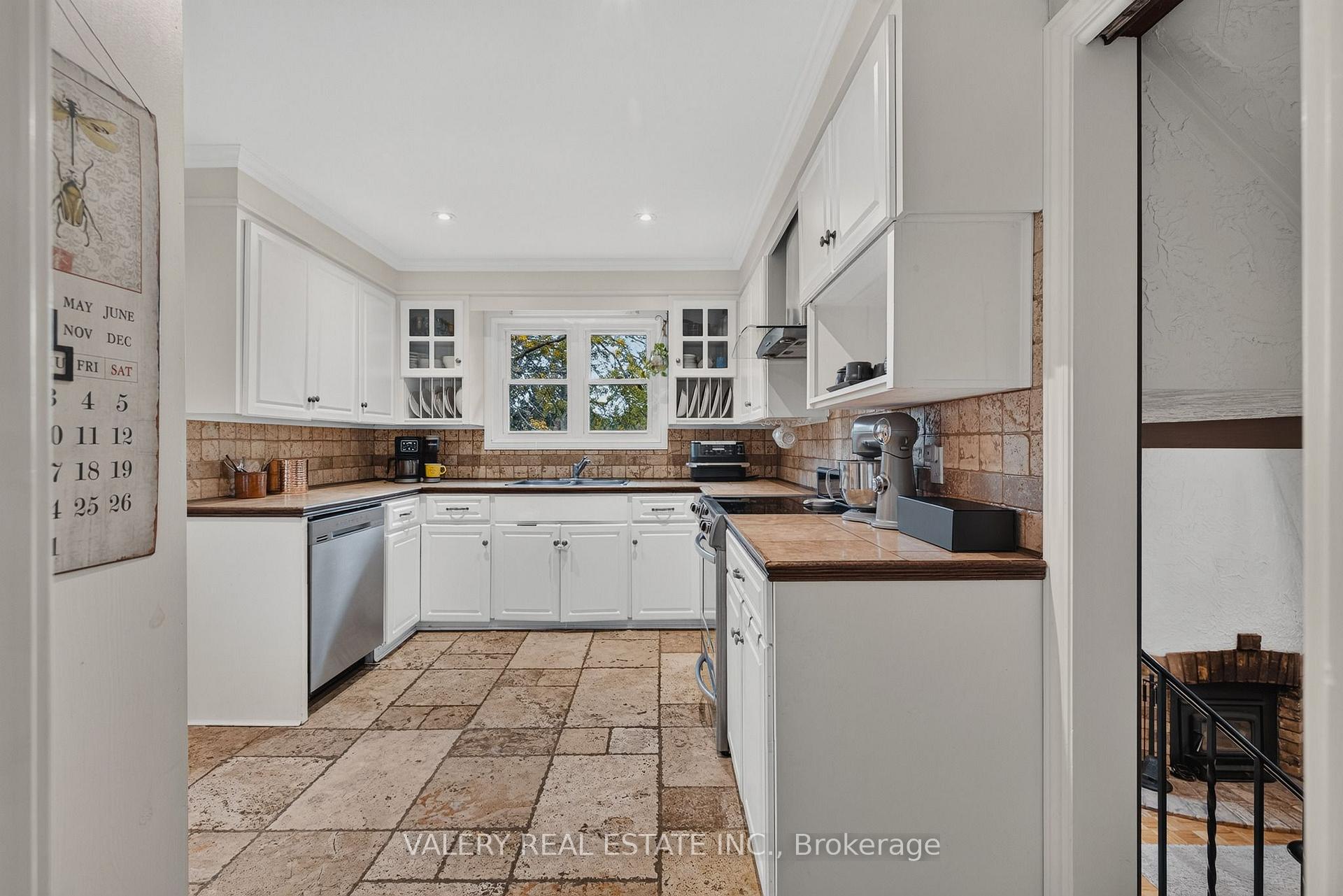 Photo 11 of 325 Coleridge Drive, Waterloo, Beechwood — HOMEH
