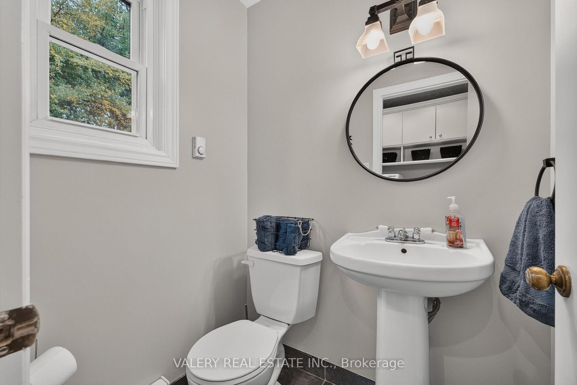 Photo 15 of 325 Coleridge Drive, Waterloo, Beechwood — HOMEH