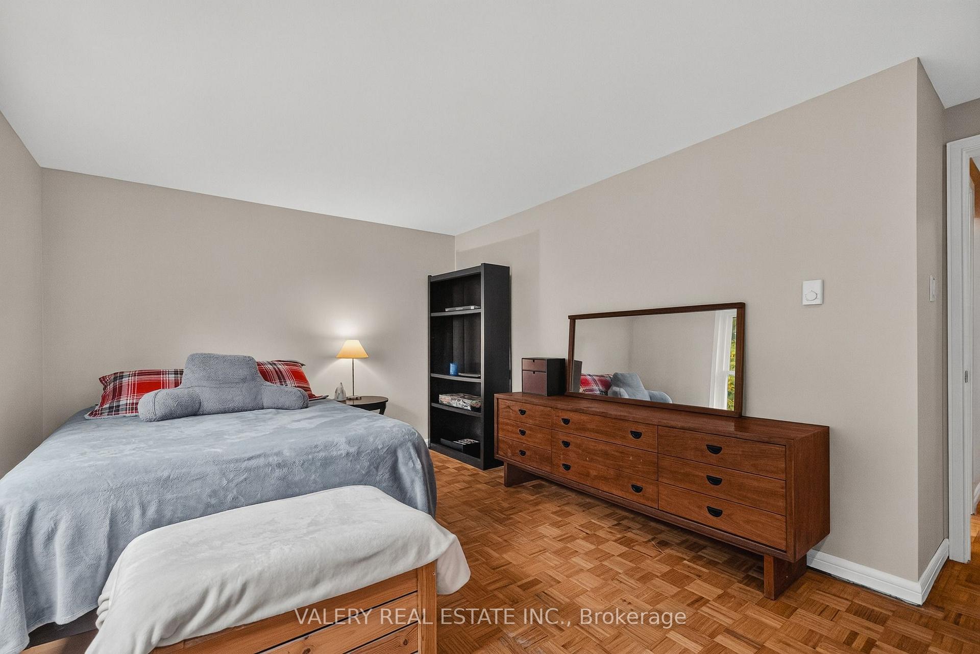 Photo 24 of 325 Coleridge Drive, Waterloo, Beechwood — HOMEH